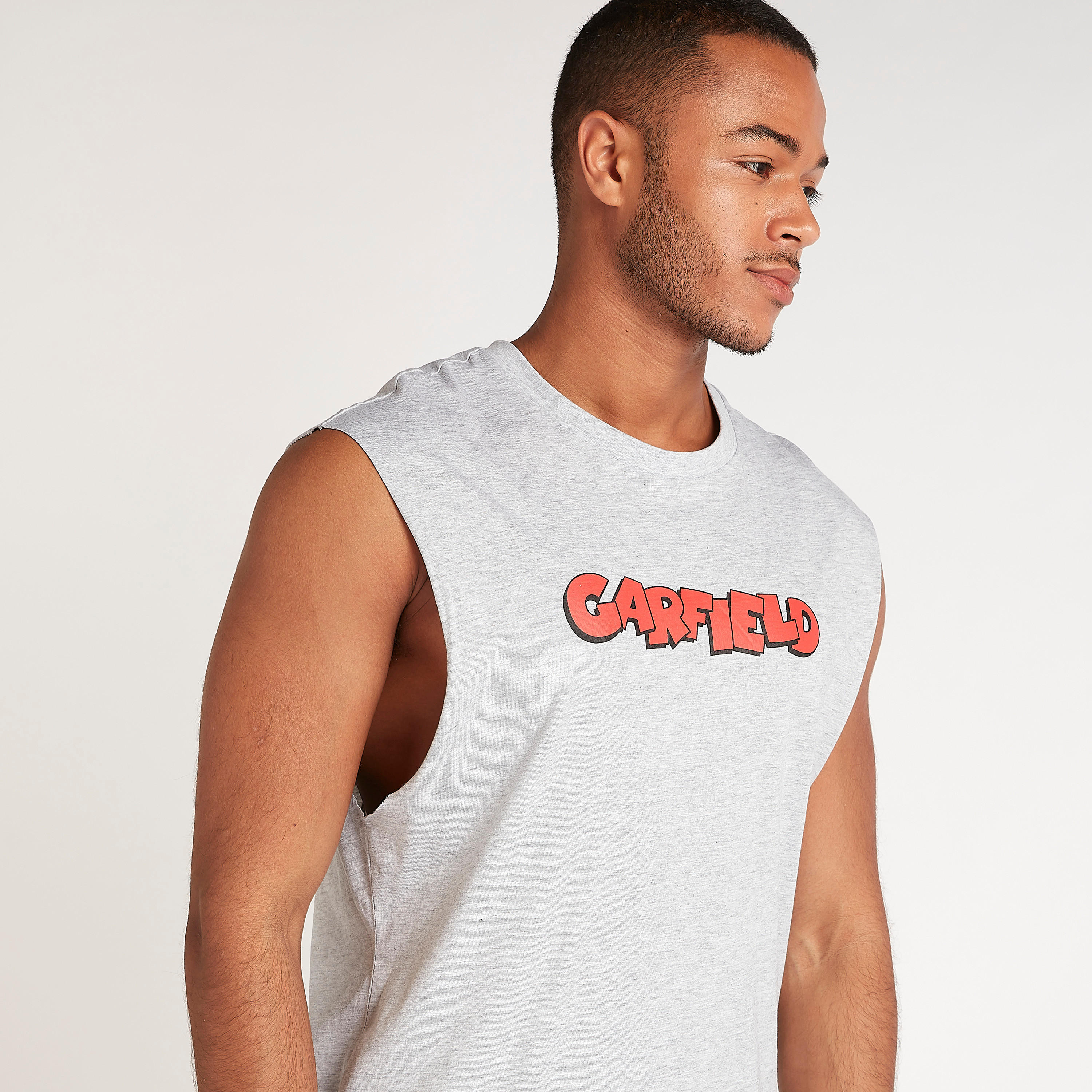 تيشيرت دون أكمام بياقة ضيّقة وطبعات غارفيلد-men-clothing-tshirtsandpolos-tshirts-image-5