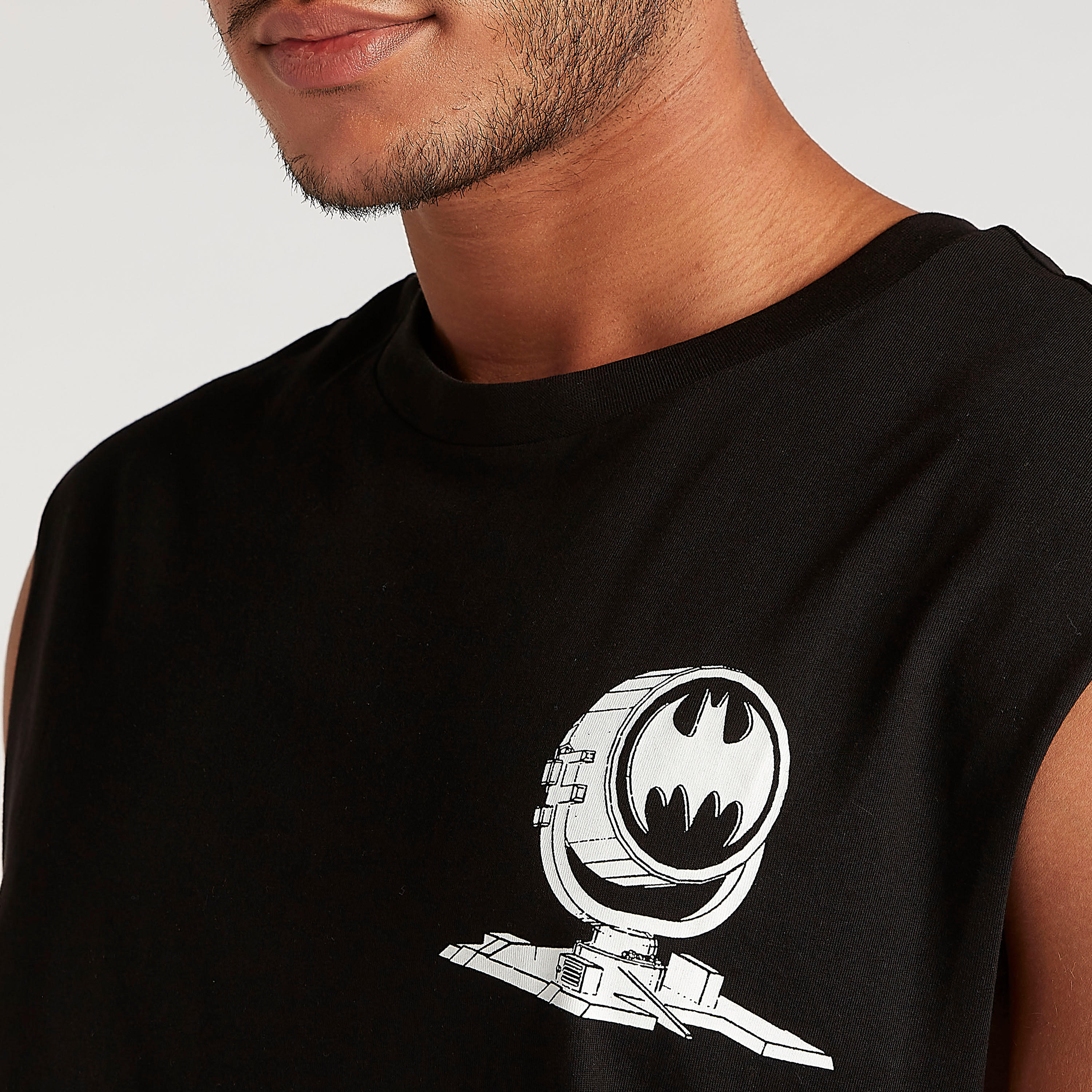 تيشيرت دون أكمام بياقة ضيّقة وطبعات باتمان-men-clothing-tshirtsandpolos-tshirts-image-5