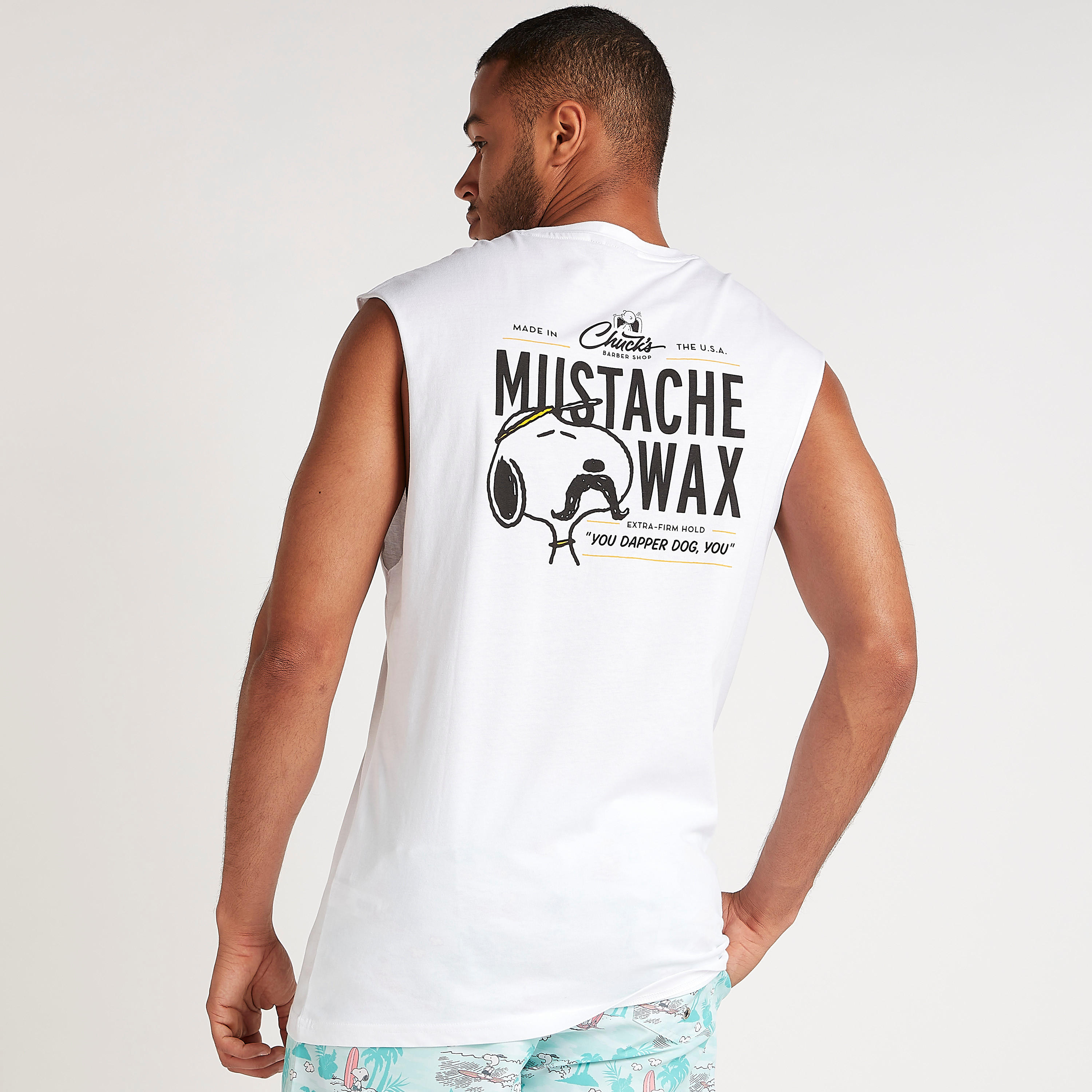 تيشيرت دون أكمام بياقة ضيقة وطبعات بينوتس سنوبي موستاش-men-clothing-tshirtsandpolos-tshirts-image-4