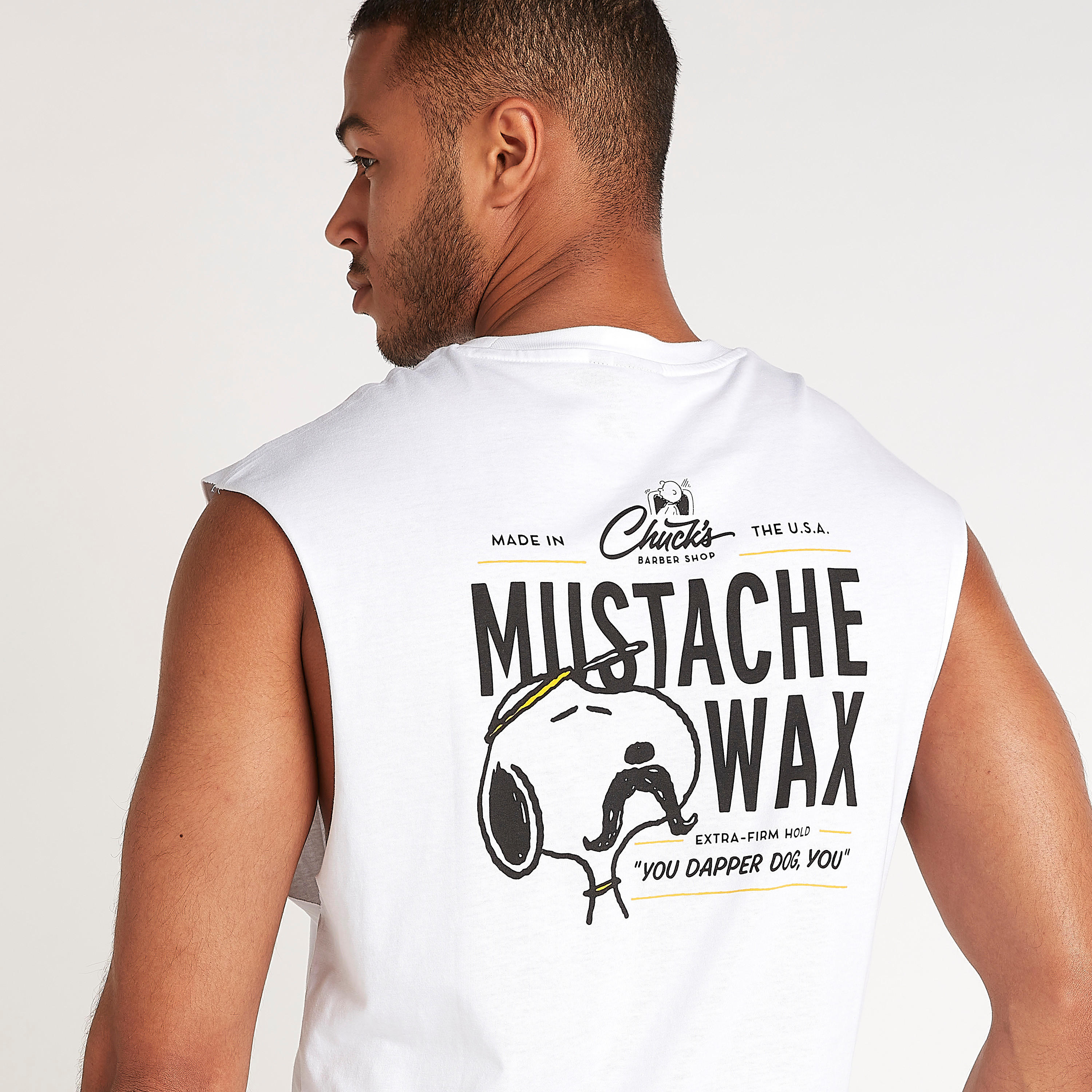 تيشيرت دون أكمام بياقة ضيقة وطبعات بينوتس سنوبي موستاش-men-clothing-tshirtsandpolos-tshirts-image-6