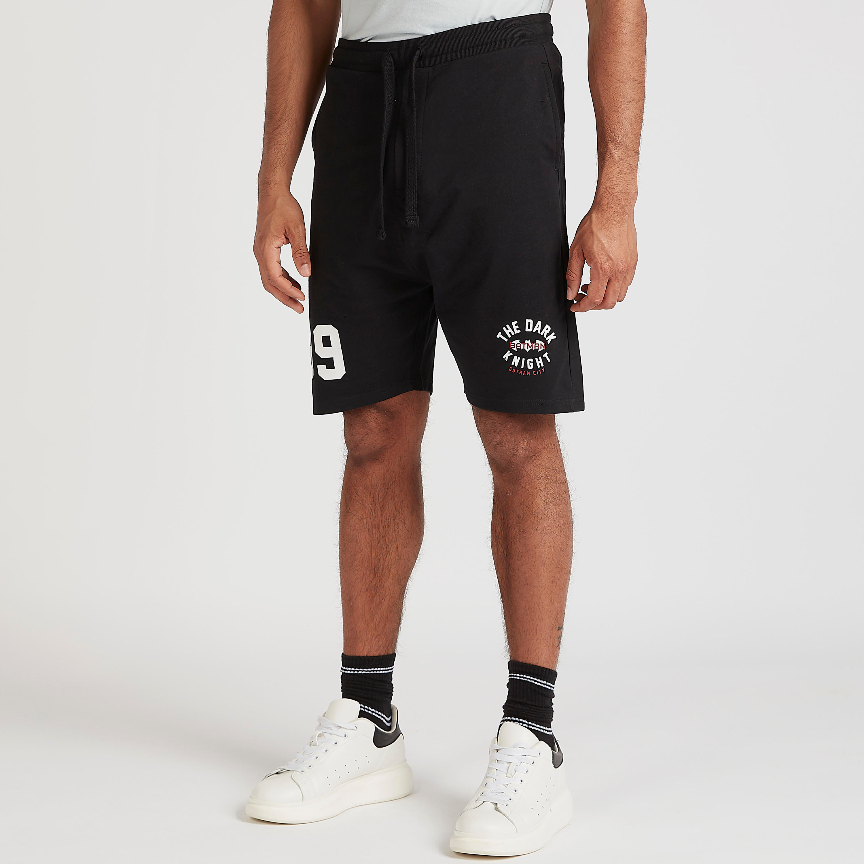 شورت بطبعات دارك نايت برباط إغلاق وخصر متوسّط الارتفاع-men-clothing-bottoms-shorts-image-1