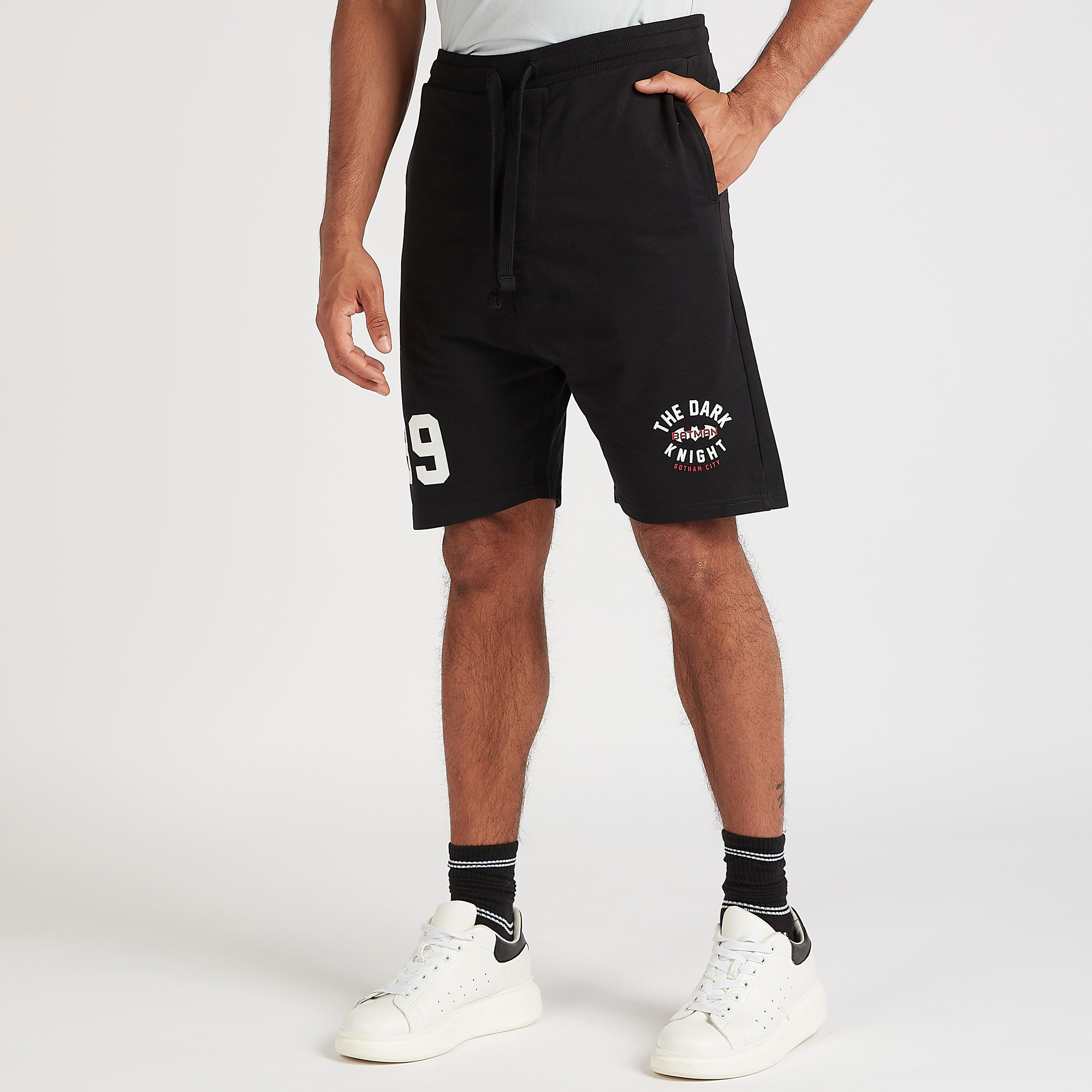 شورت بطبعات دارك نايت برباط إغلاق وخصر متوسّط الارتفاع-men-clothing-bottoms-shorts-image-5