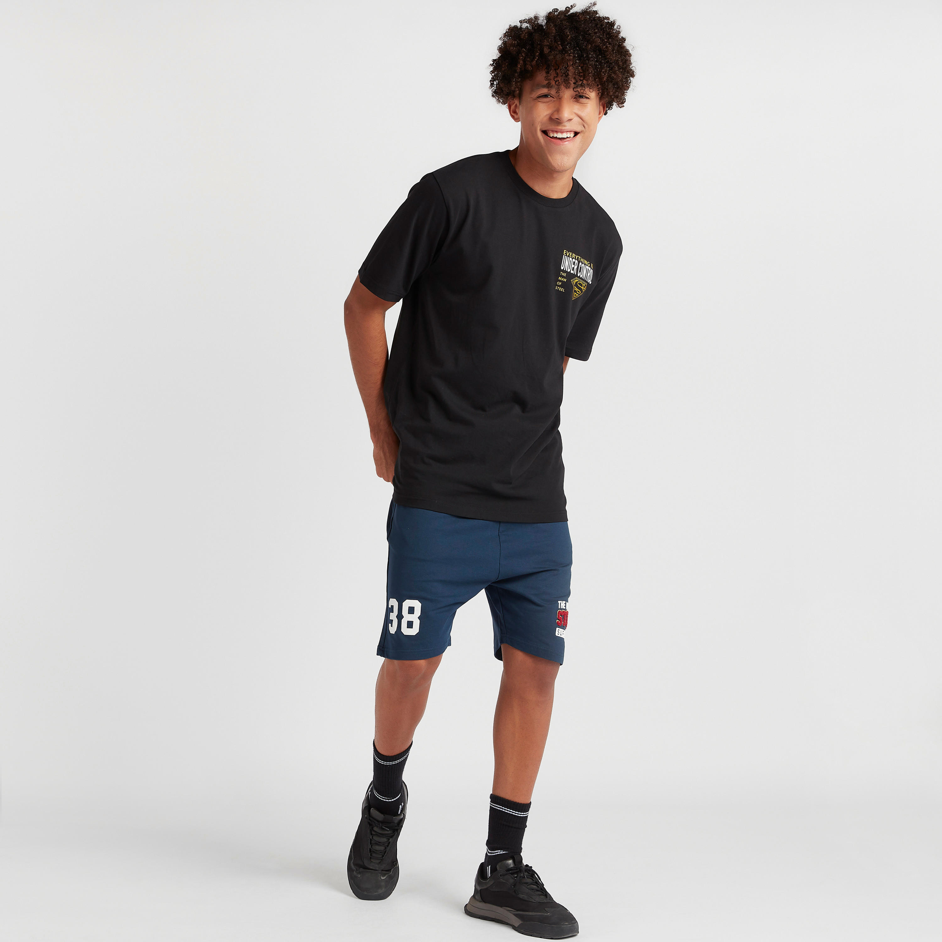شورت برباط إغلاق وخصر متوسط الارتفاع وطبعات سوبرمان-men-clothing-bottoms-shorts-image-2