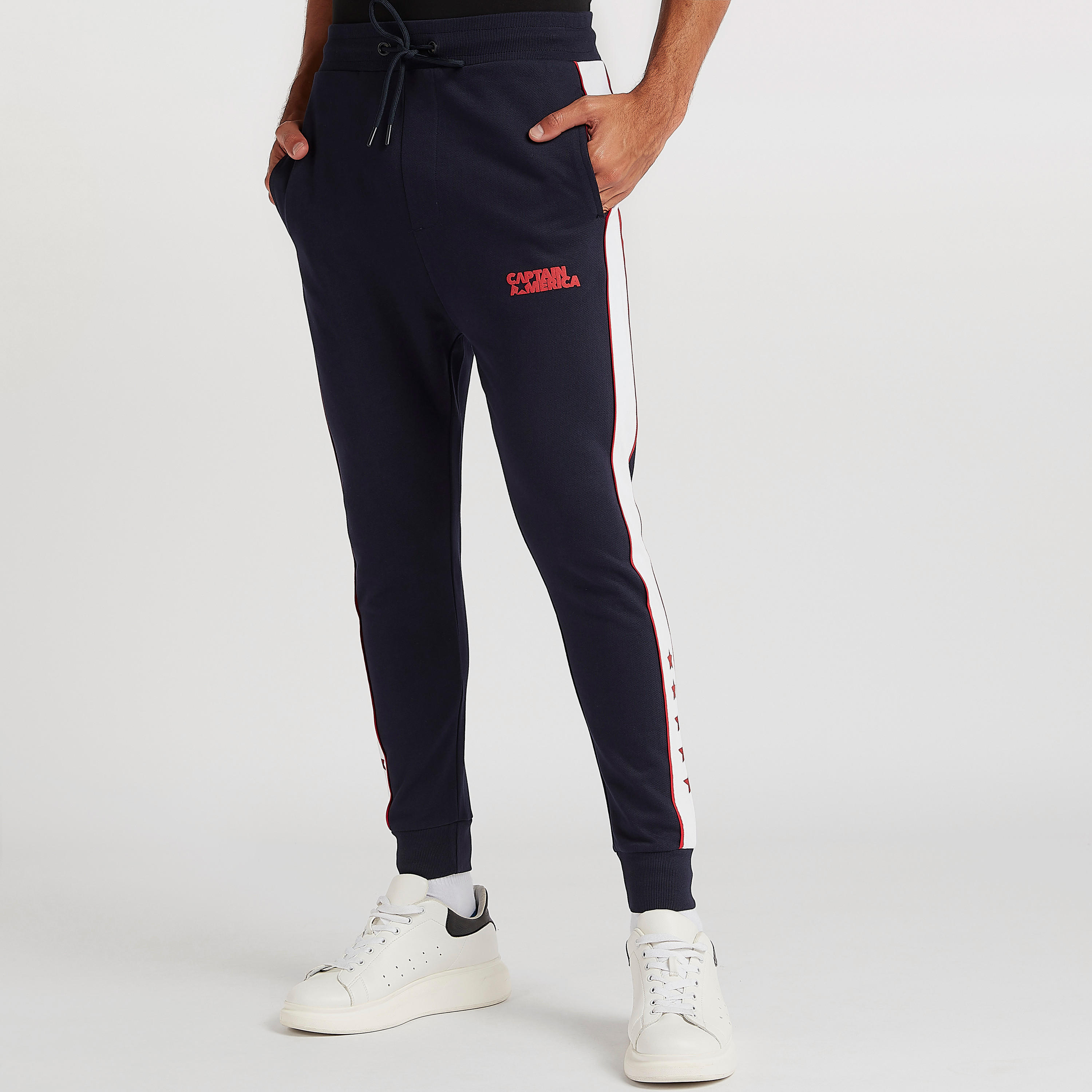 بنطلون رياضي بخصر متوسط الارتفاع بجيوب وطبعات كابتن أميريكا-men-clothing-bottoms-joggers-image-1