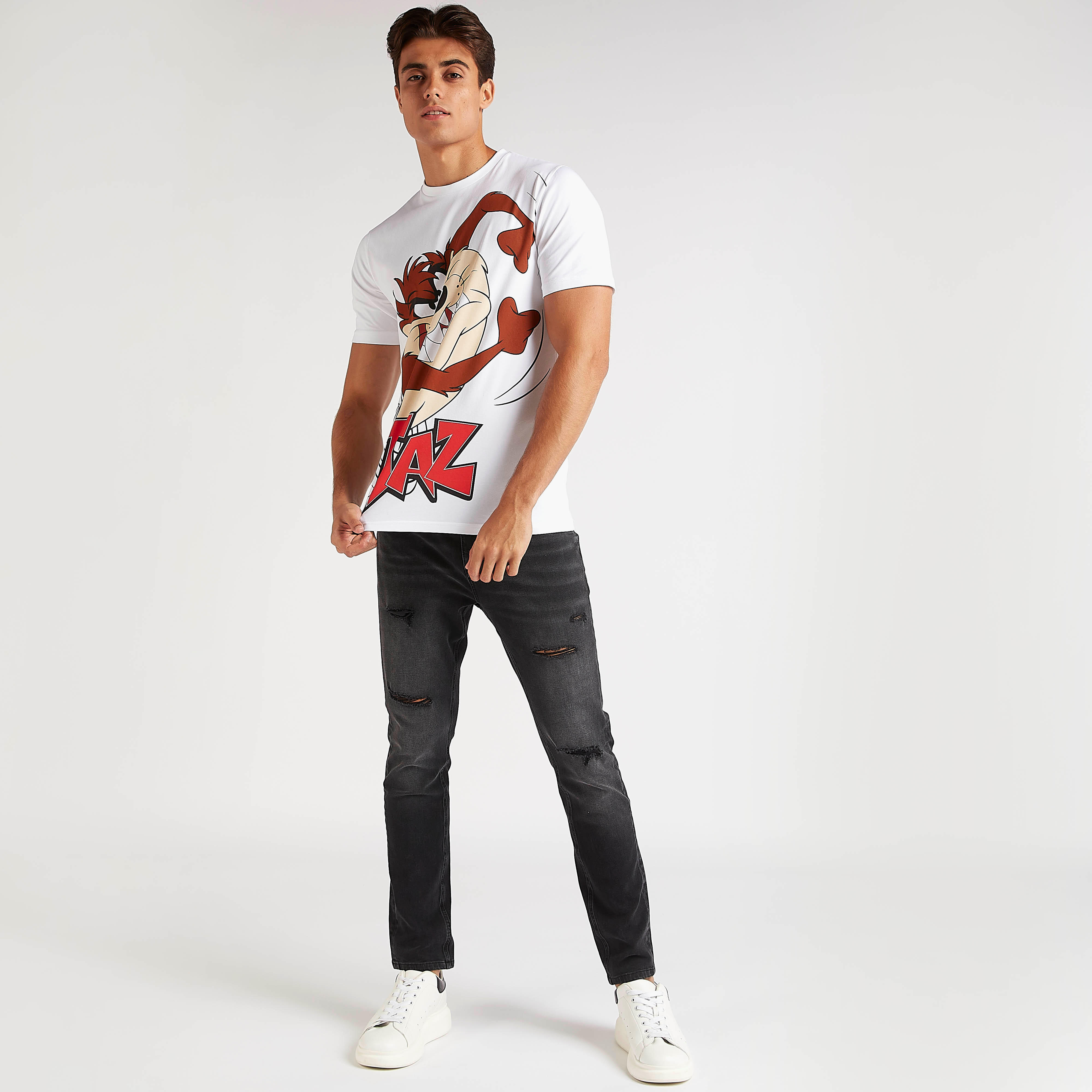 تيشيرت بياقة ضيّقة وأكمام قصيرة وطبعات تاز-men-clothing-tshirtsandpolos-tshirts-image-2