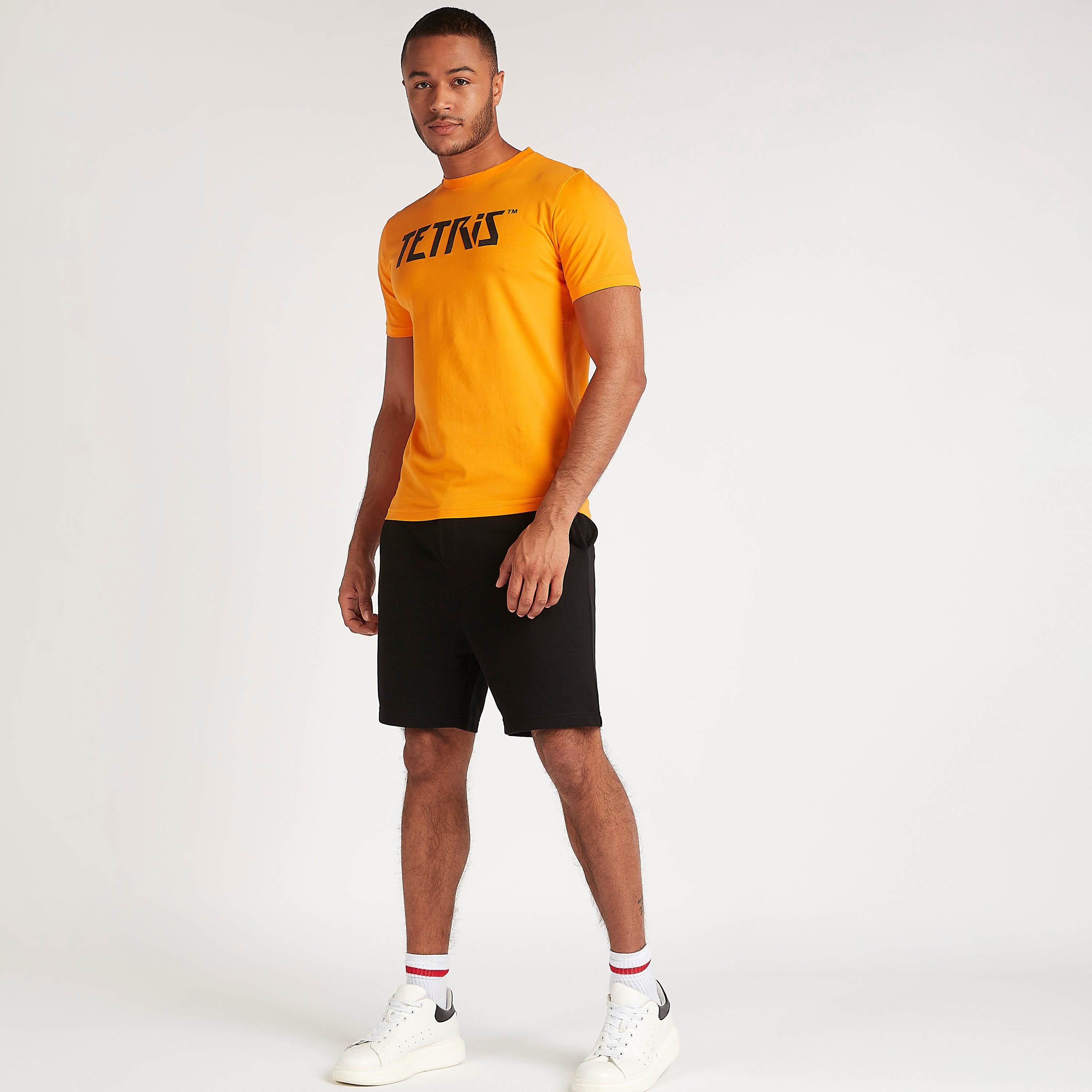 تيشيرت بياقة ضيقة وأكمام قصيرة وطبعات تيتريس-men-clothing-tshirtsandpolos-tshirts-image-2