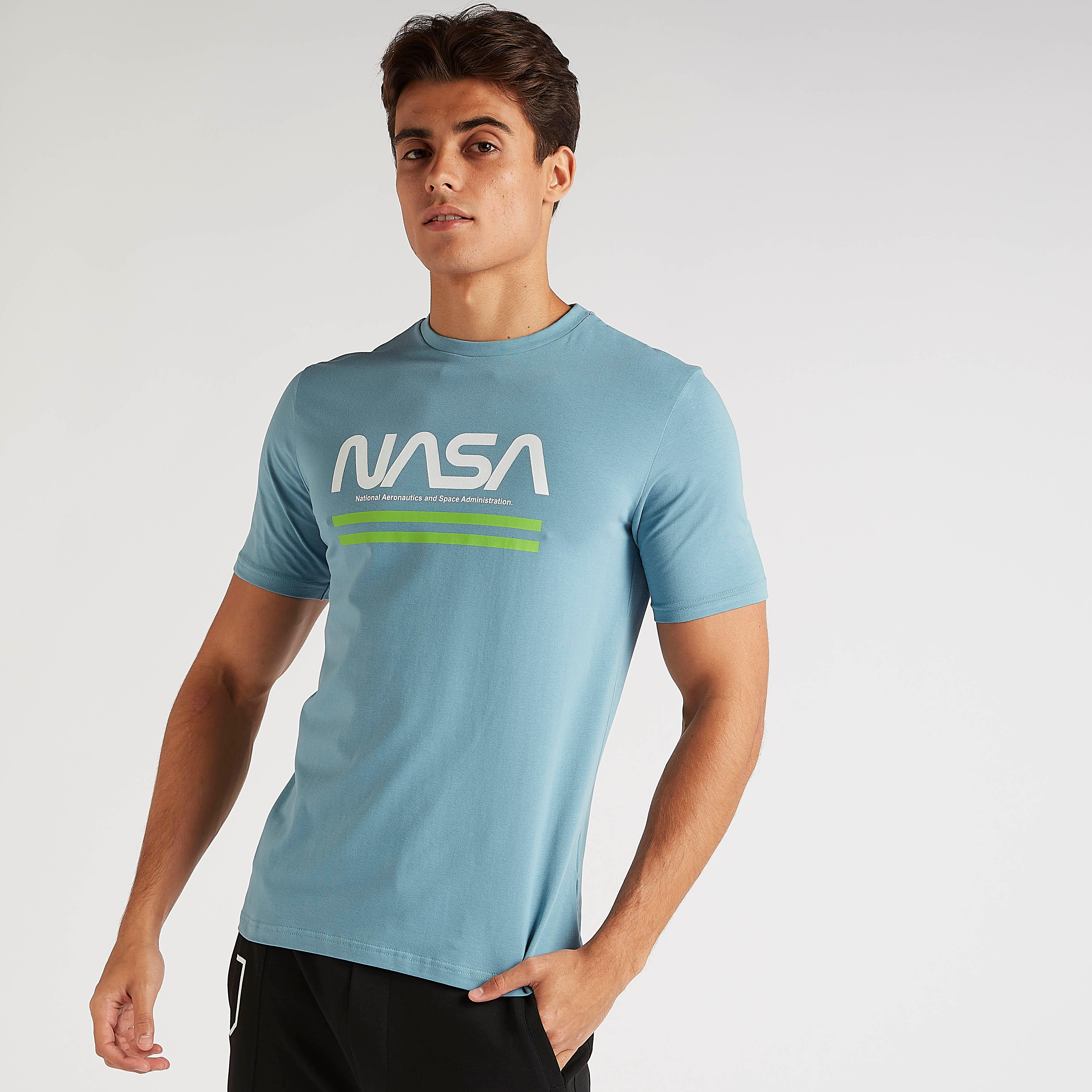 تيشيرت بياقة ضيّقة وأكمام قصيرة وطبعات ناسا-men-clothing-tshirtsandpolos-tshirts-image-1