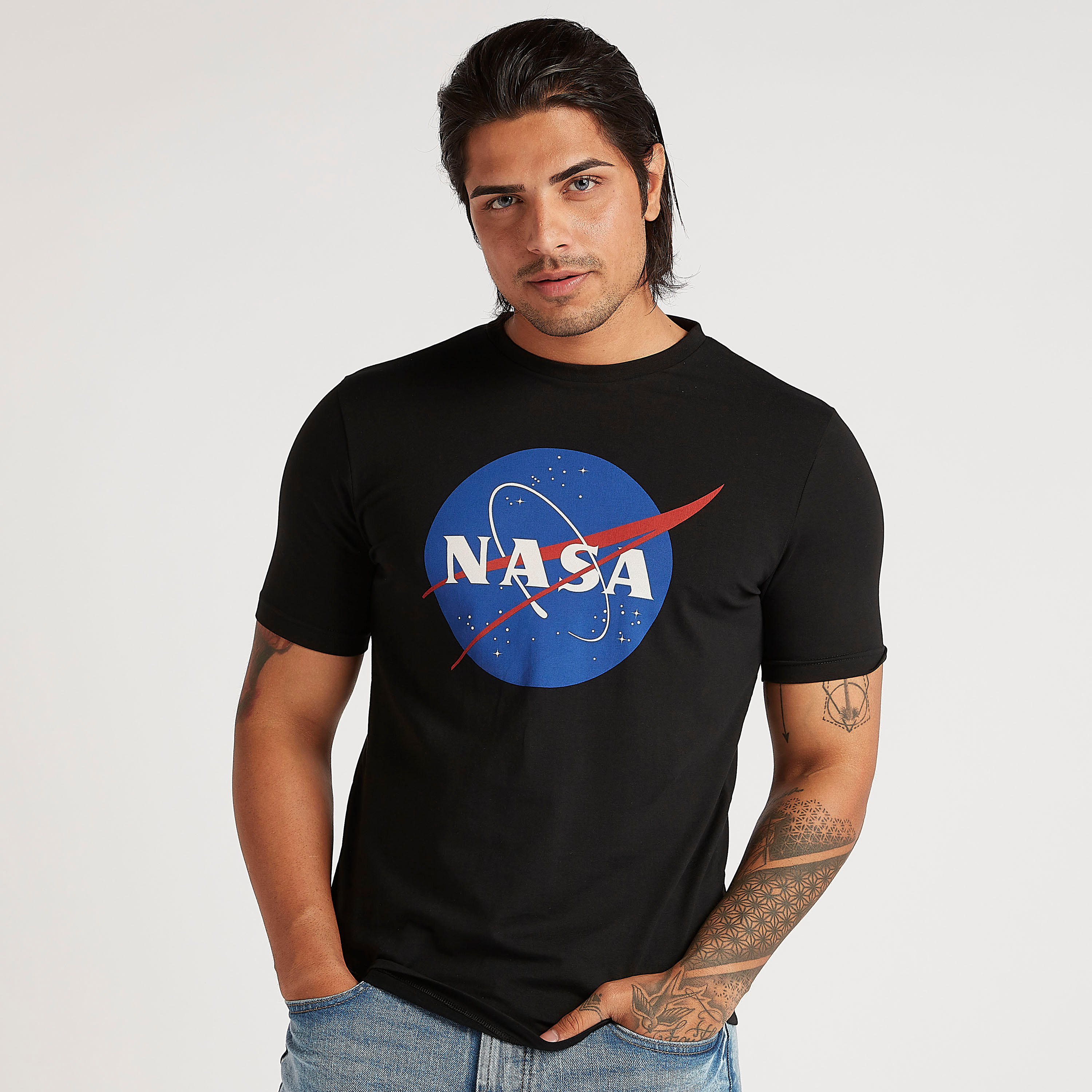 تيشيرت بياقة ضيّقة وأكمام قصيرة وطبعات ناسا-men-clothing-tshirtsandpolos-tshirts-image-1