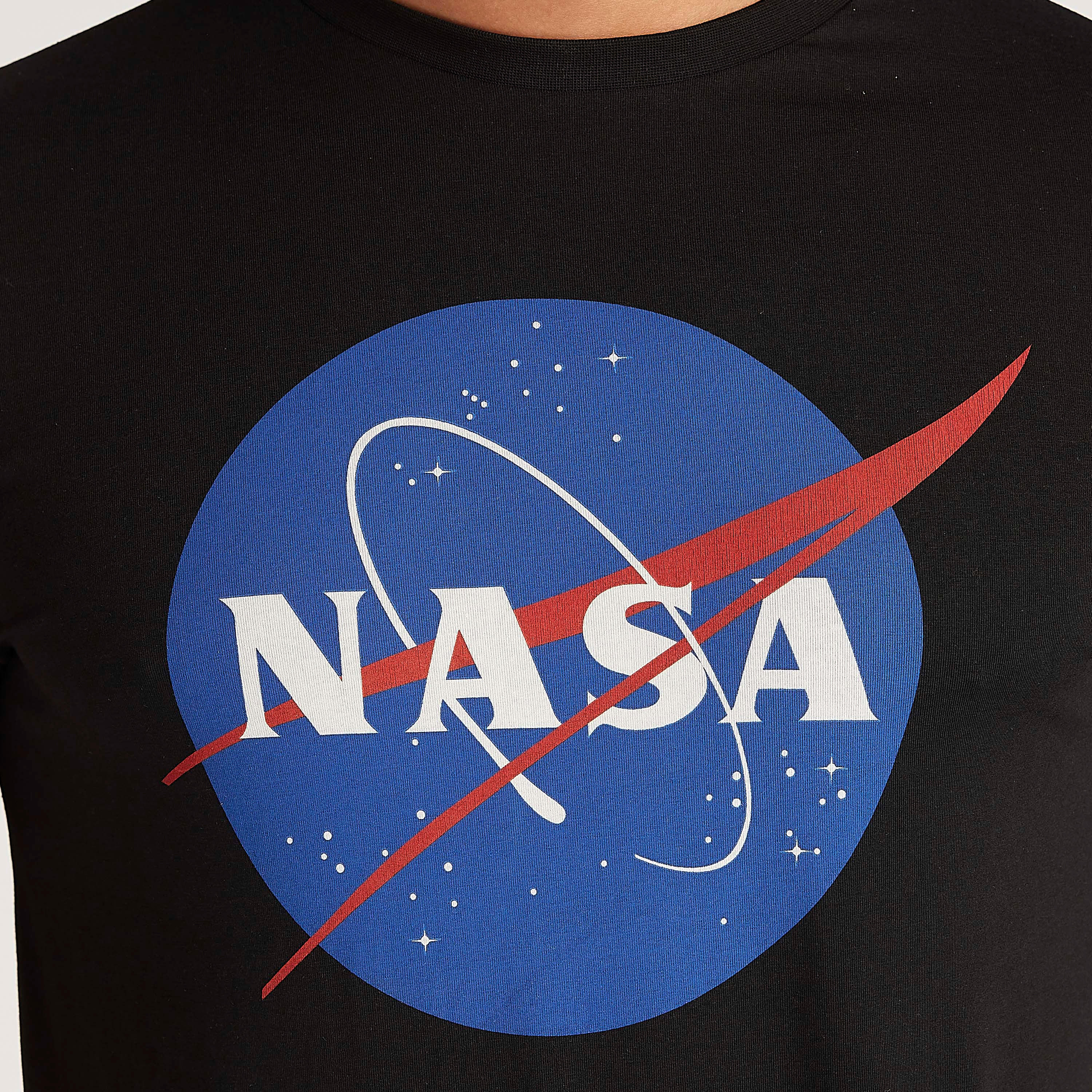 تيشيرت بياقة ضيّقة وأكمام قصيرة وطبعات ناسا-men-clothing-tshirtsandpolos-tshirts-image-3