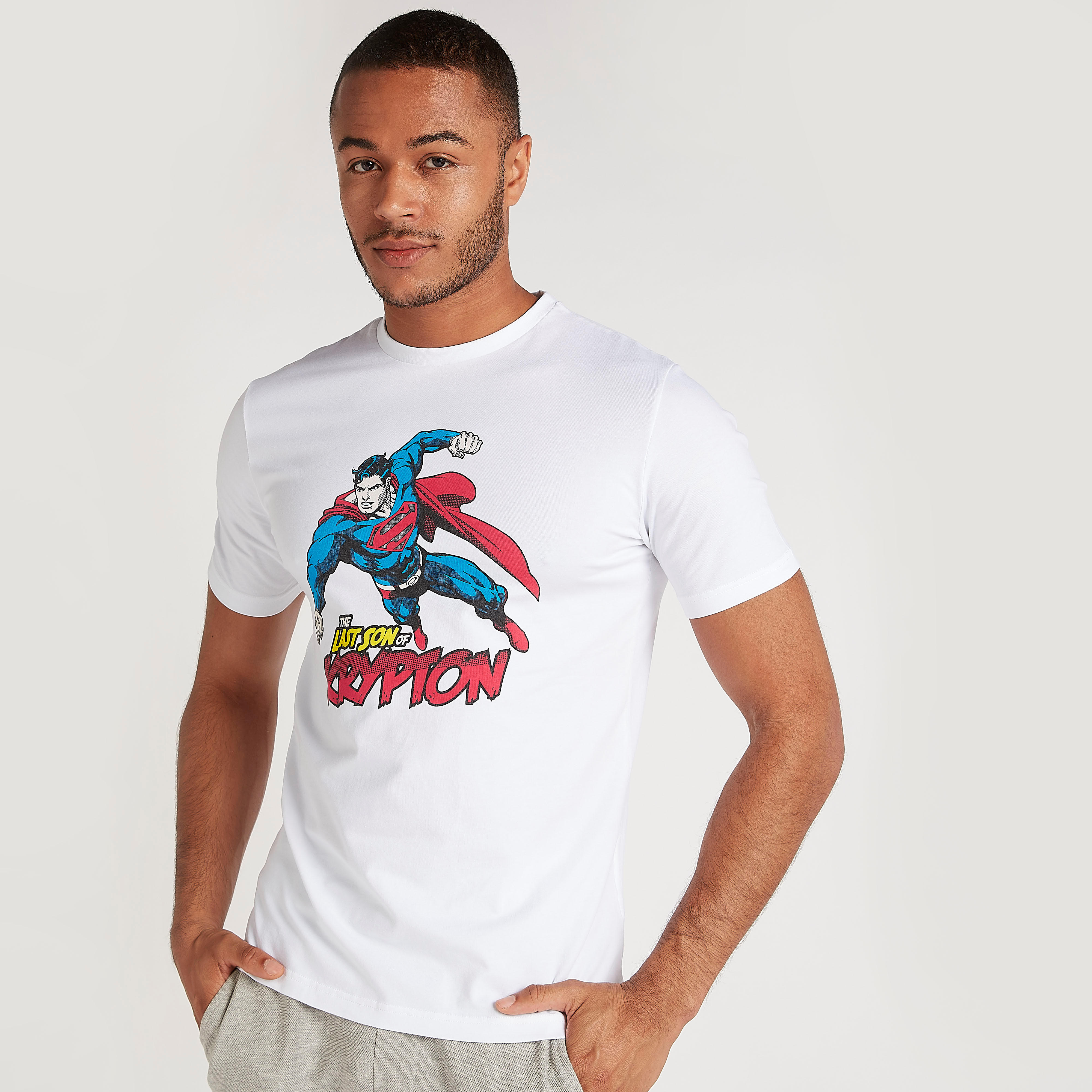 تيشيرت بياقة ضيّقة وأكمام قصيرة وطبعات سوبرمان-men-clothing-tshirtsandpolos-tshirts-image-1