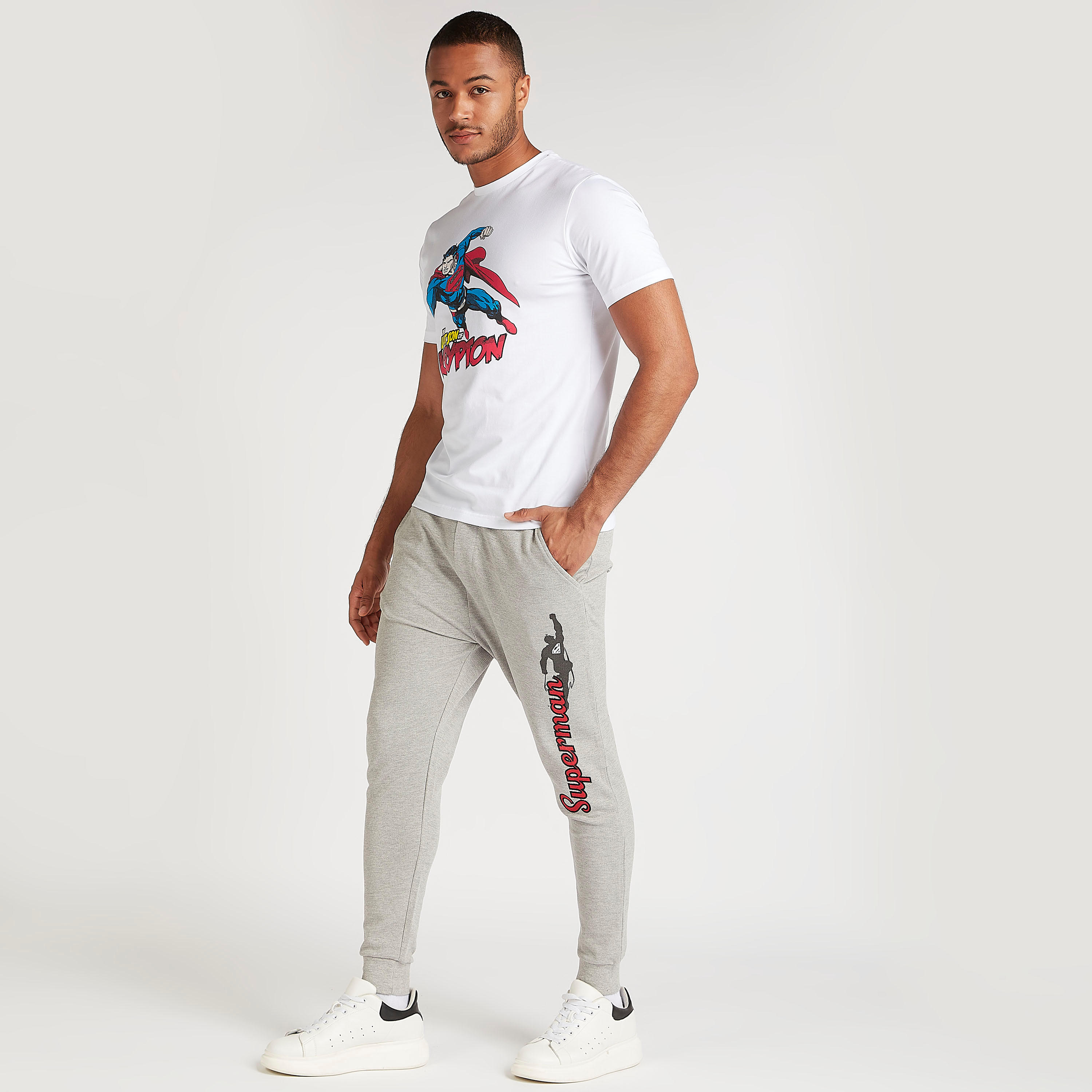 تيشيرت بياقة ضيّقة وأكمام قصيرة وطبعات سوبرمان-men-clothing-tshirtsandpolos-tshirts-image-2