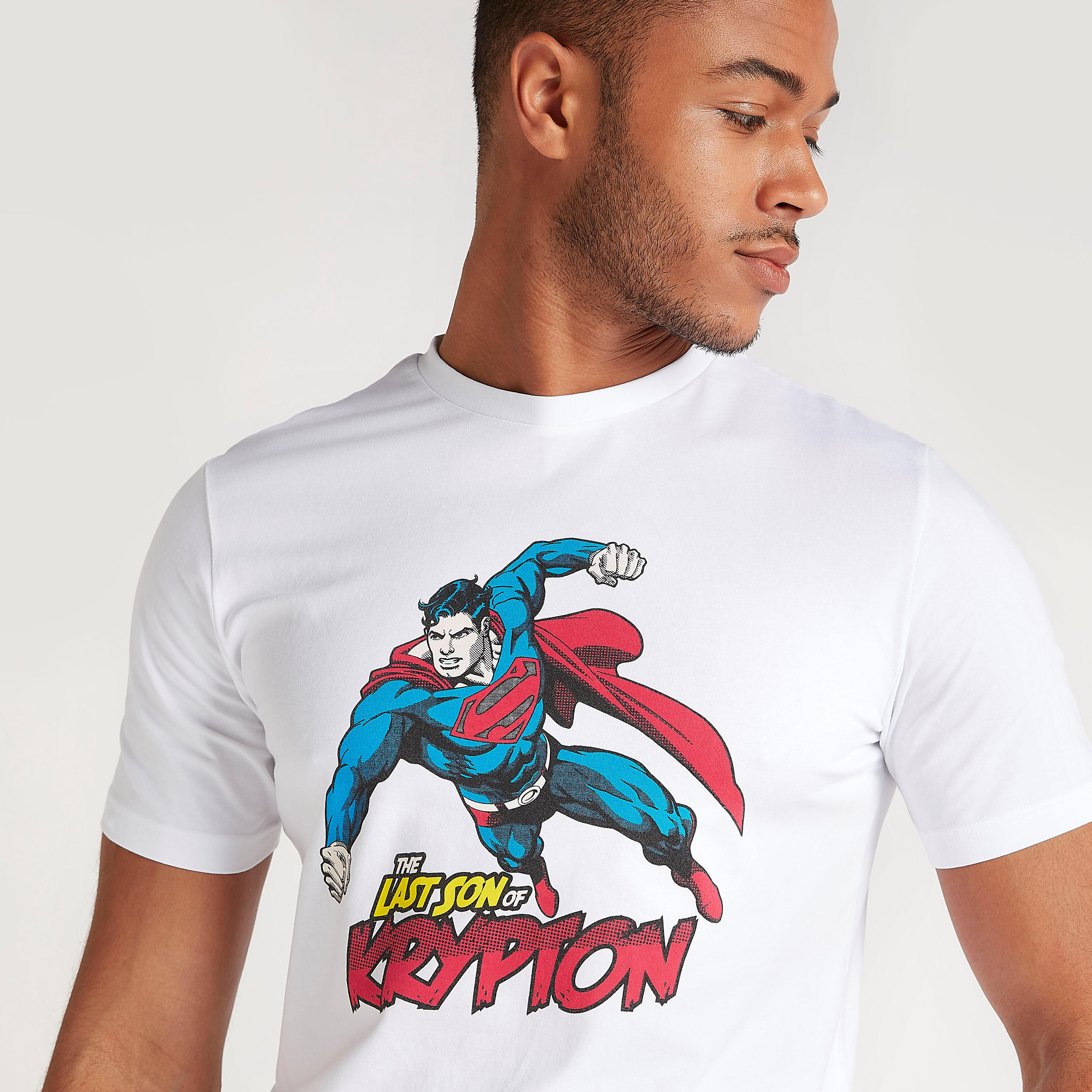تيشيرت بياقة ضيّقة وأكمام قصيرة وطبعات سوبرمان-men-clothing-tshirtsandpolos-tshirts-image-3