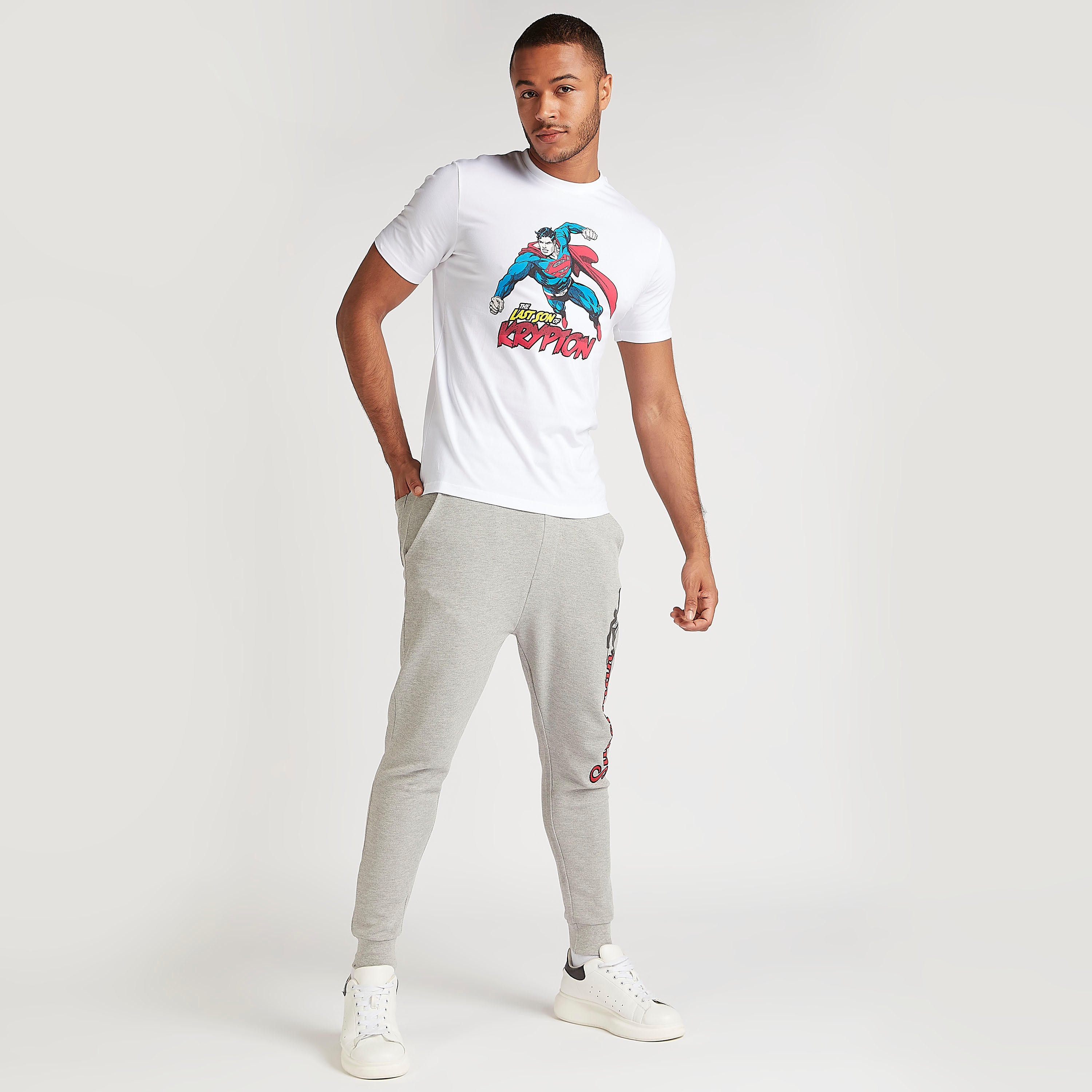 تيشيرت بياقة ضيّقة وأكمام قصيرة وطبعات سوبرمان-men-clothing-tshirtsandpolos-tshirts-image-5