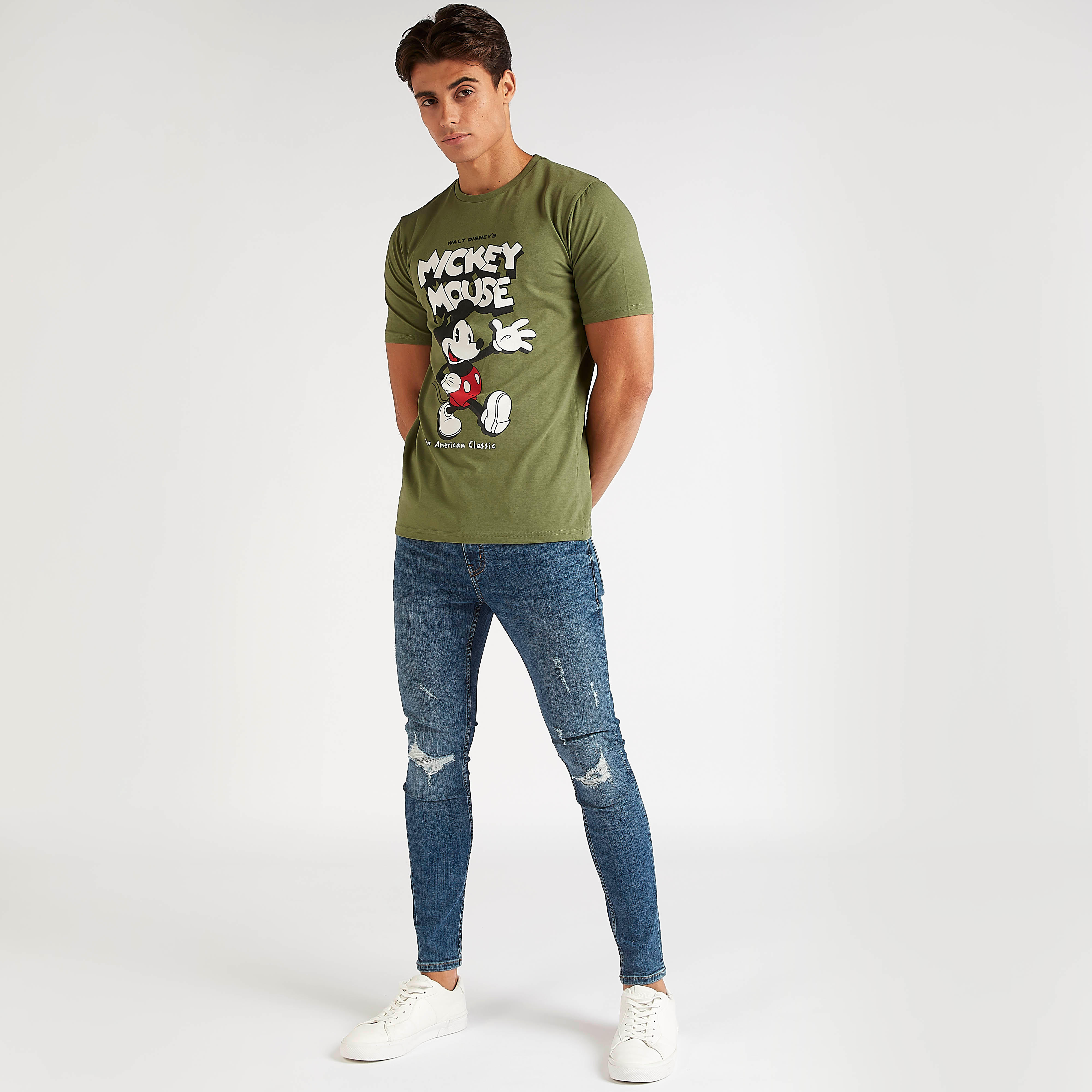 تيشيرت بياقة ضيّقة وأكمام قصيرة وطبعات ميكي ماوس-men-clothing-tshirtsandpolos-tshirts-image-2
