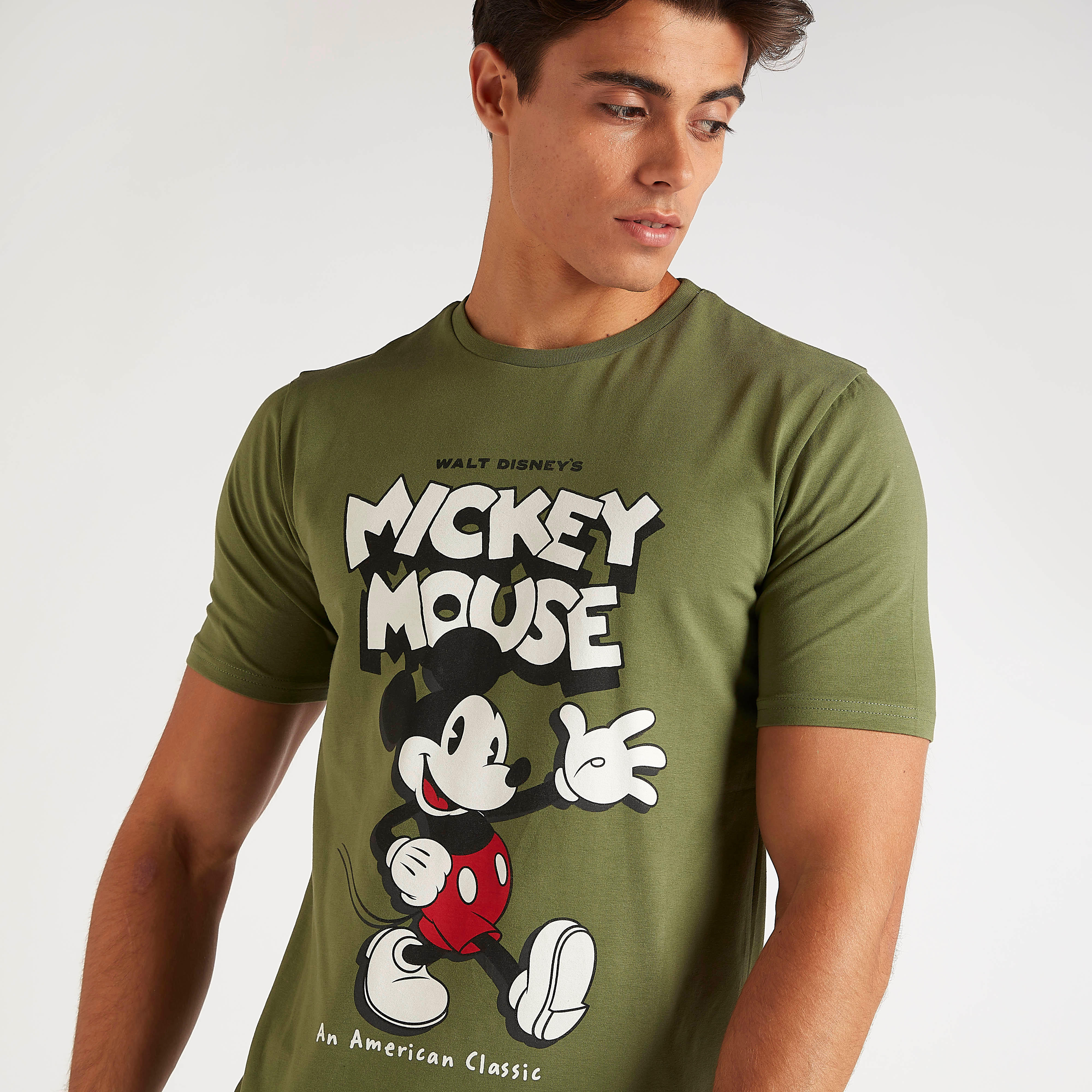 تيشيرت بياقة ضيّقة وأكمام قصيرة وطبعات ميكي ماوس-men-clothing-tshirtsandpolos-tshirts-image-3
