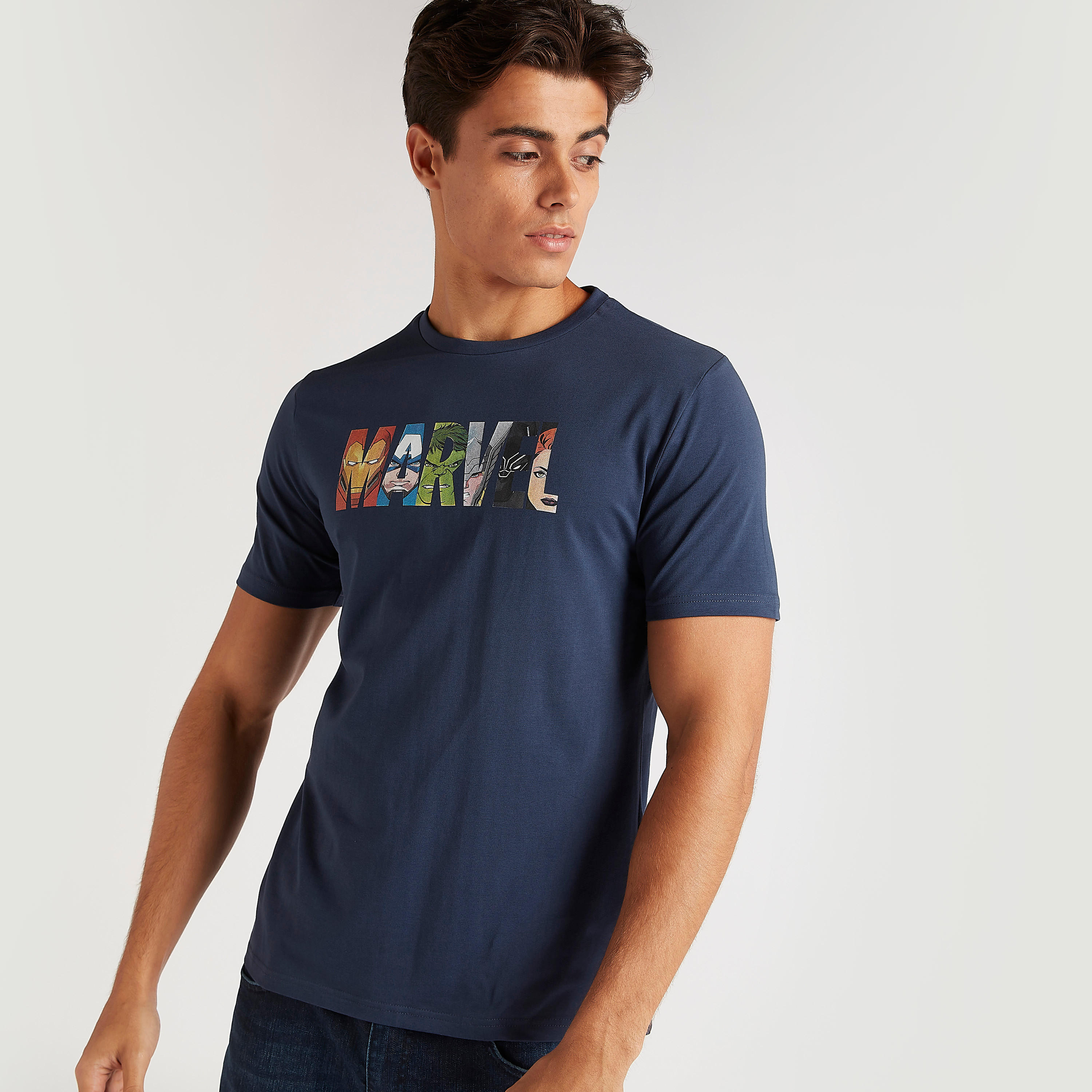 تيشيرت بياقة ضيّقة وأكمام قصيرة وطبعات مارفل-men-clothing-tshirtsandpolos-tshirts-image-1