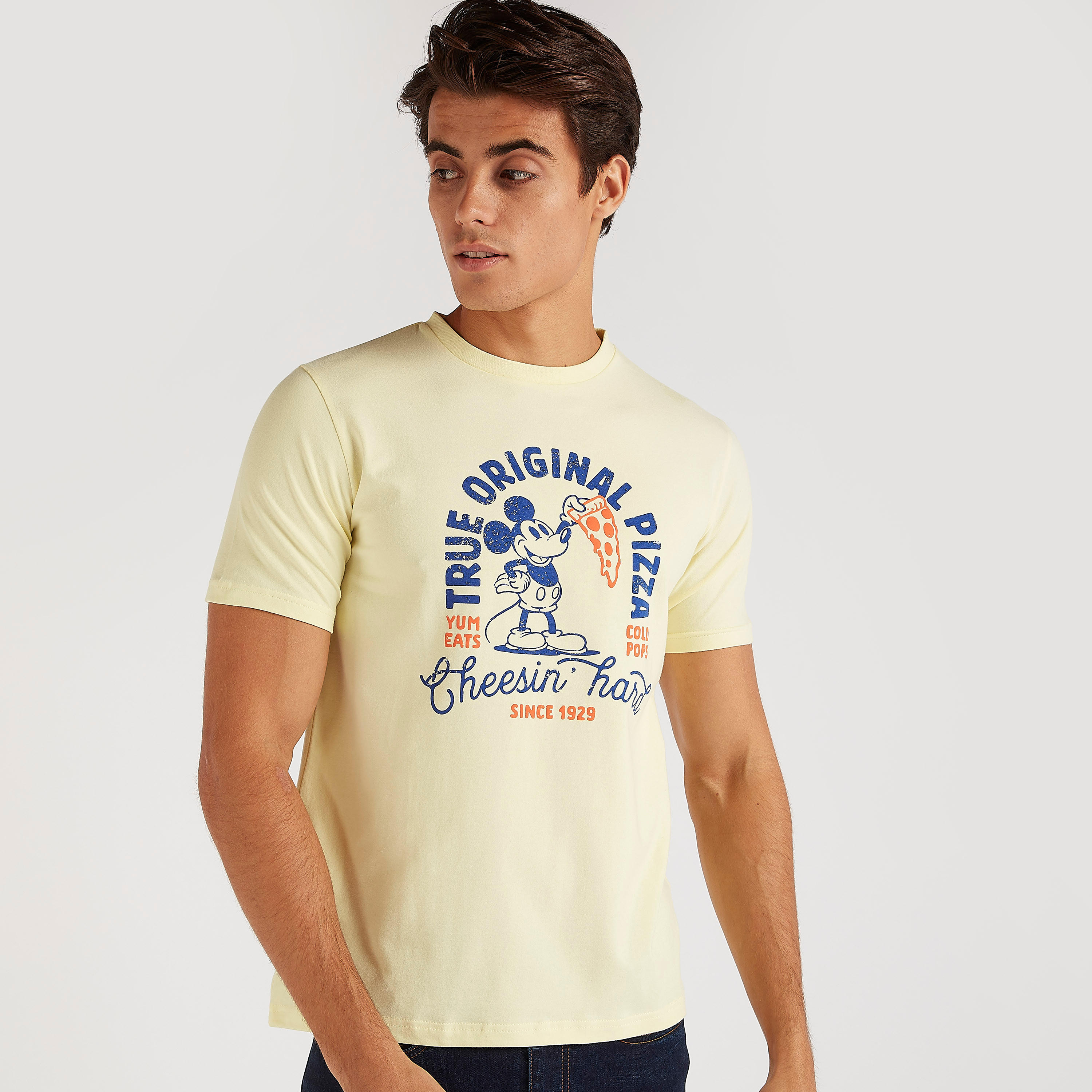 تيشيرت بياقة ضيّقة وأكمام قصيرة وطبعات ميكي ماوس-men-clothing-tshirtsandpolos-tshirts-image-1