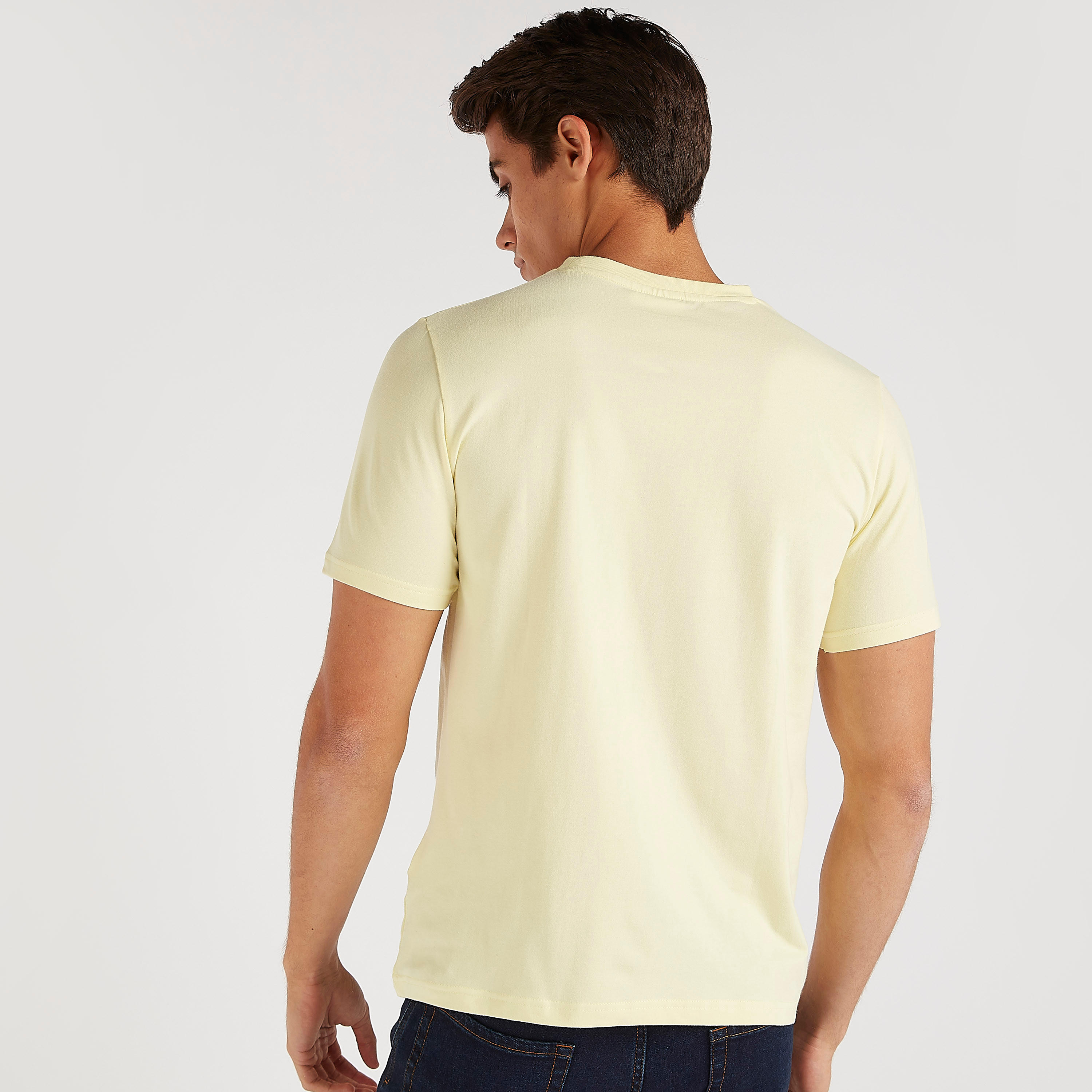 تيشيرت بياقة ضيّقة وأكمام قصيرة وطبعات ميكي ماوس-men-clothing-tshirtsandpolos-tshirts-image-4