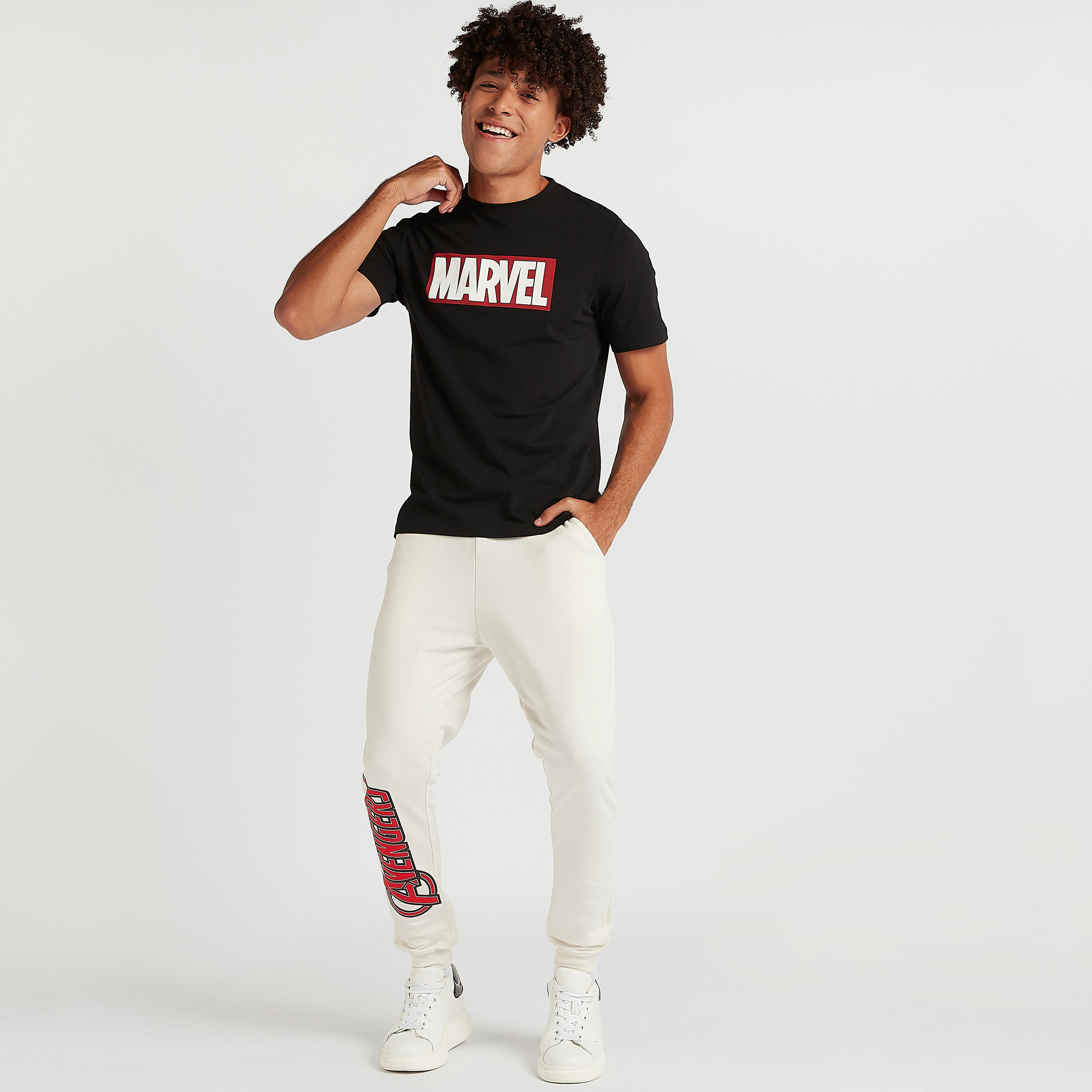تيشيرت بياقة ضيّقة وأكمام قصيرة وطبعات مارفل-men-clothing-tshirtsandpolos-tshirts-image-2