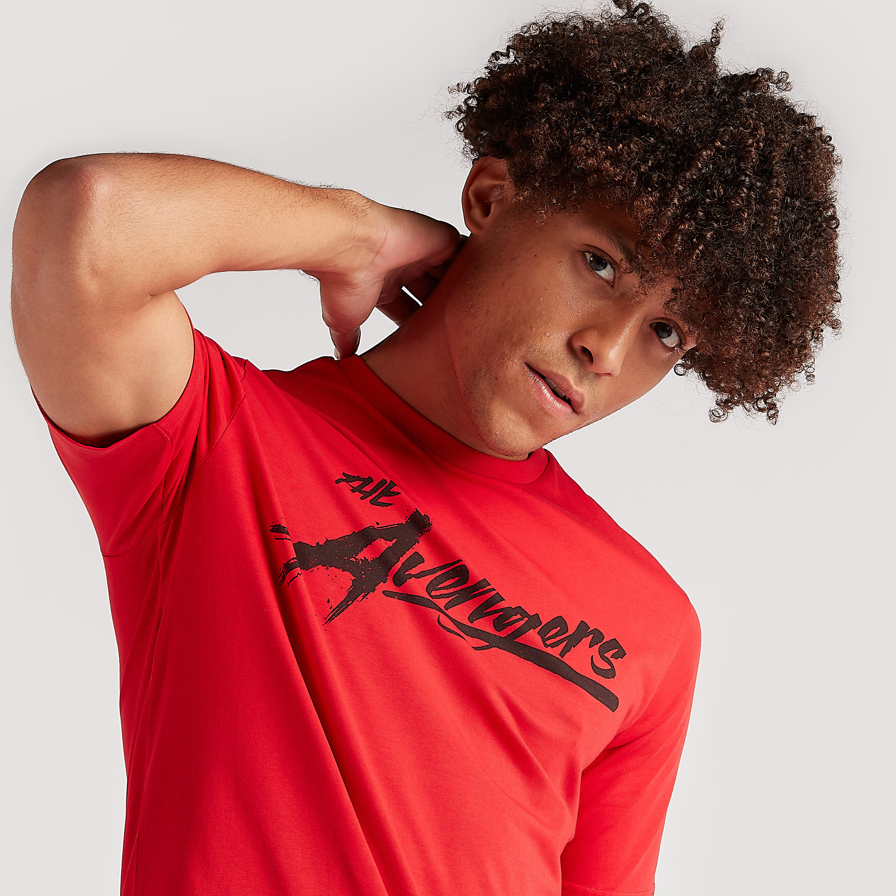 تيشيرت بياقة ضيّقة وأكمام قصيرة وطبعات أفينجرز-men-clothing-tshirtsandpolos-tshirts-image-1