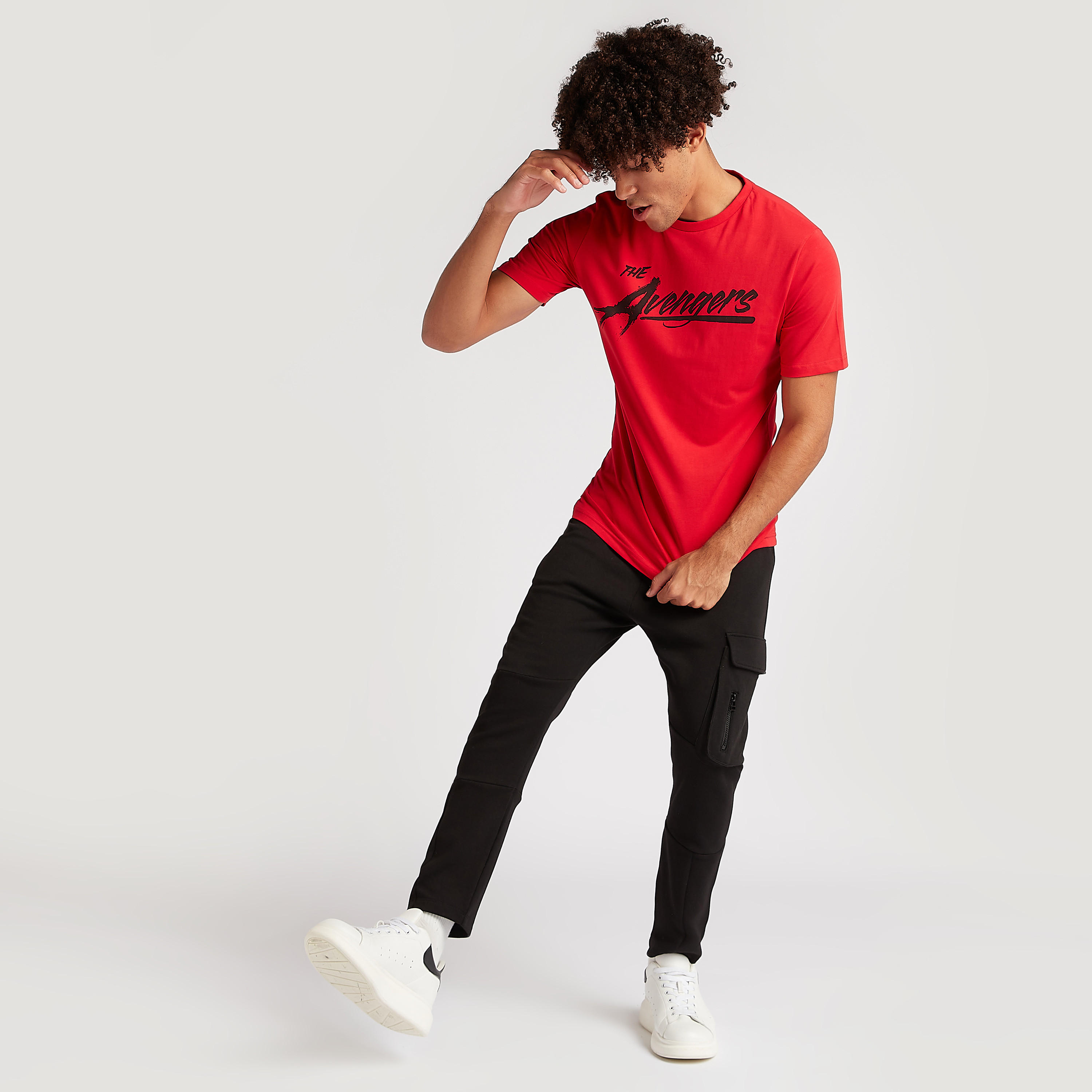 تيشيرت بياقة ضيّقة وأكمام قصيرة وطبعات أفينجرز-men-clothing-tshirtsandpolos-tshirts-image-2
