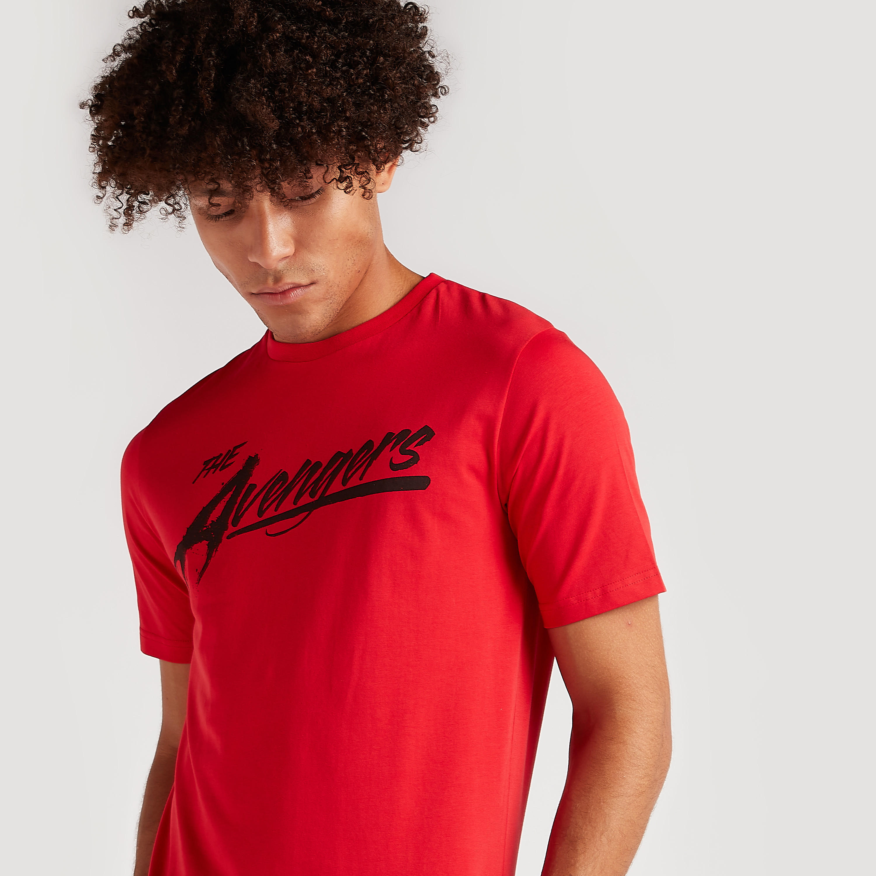 تيشيرت بياقة ضيّقة وأكمام قصيرة وطبعات أفينجرز-men-clothing-tshirtsandpolos-tshirts-image-5