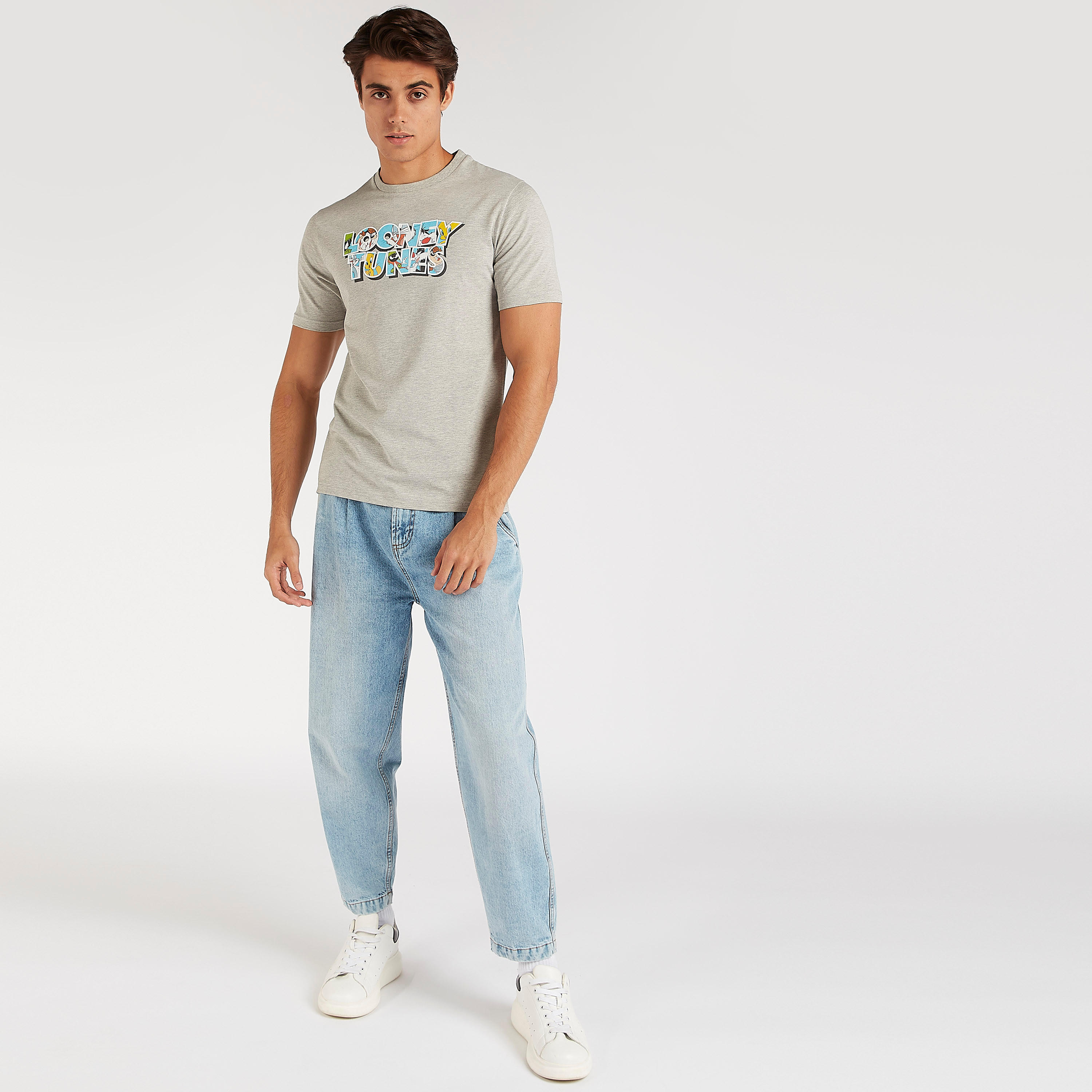 تيشيرت بياقة ضيقة وأكمام قصيرة وطبعات لوني تيونز-men-clothing-tshirtsandpolos-tshirts-image-2
