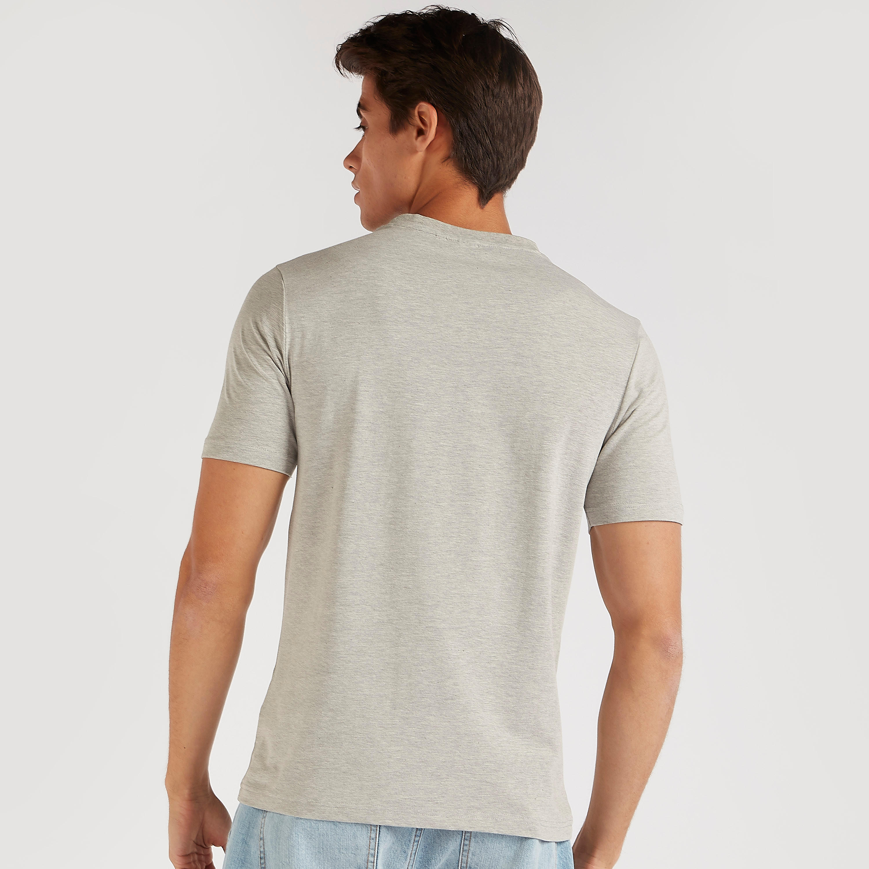 تيشيرت بياقة ضيقة وأكمام قصيرة وطبعات لوني تيونز-men-clothing-tshirtsandpolos-tshirts-image-4