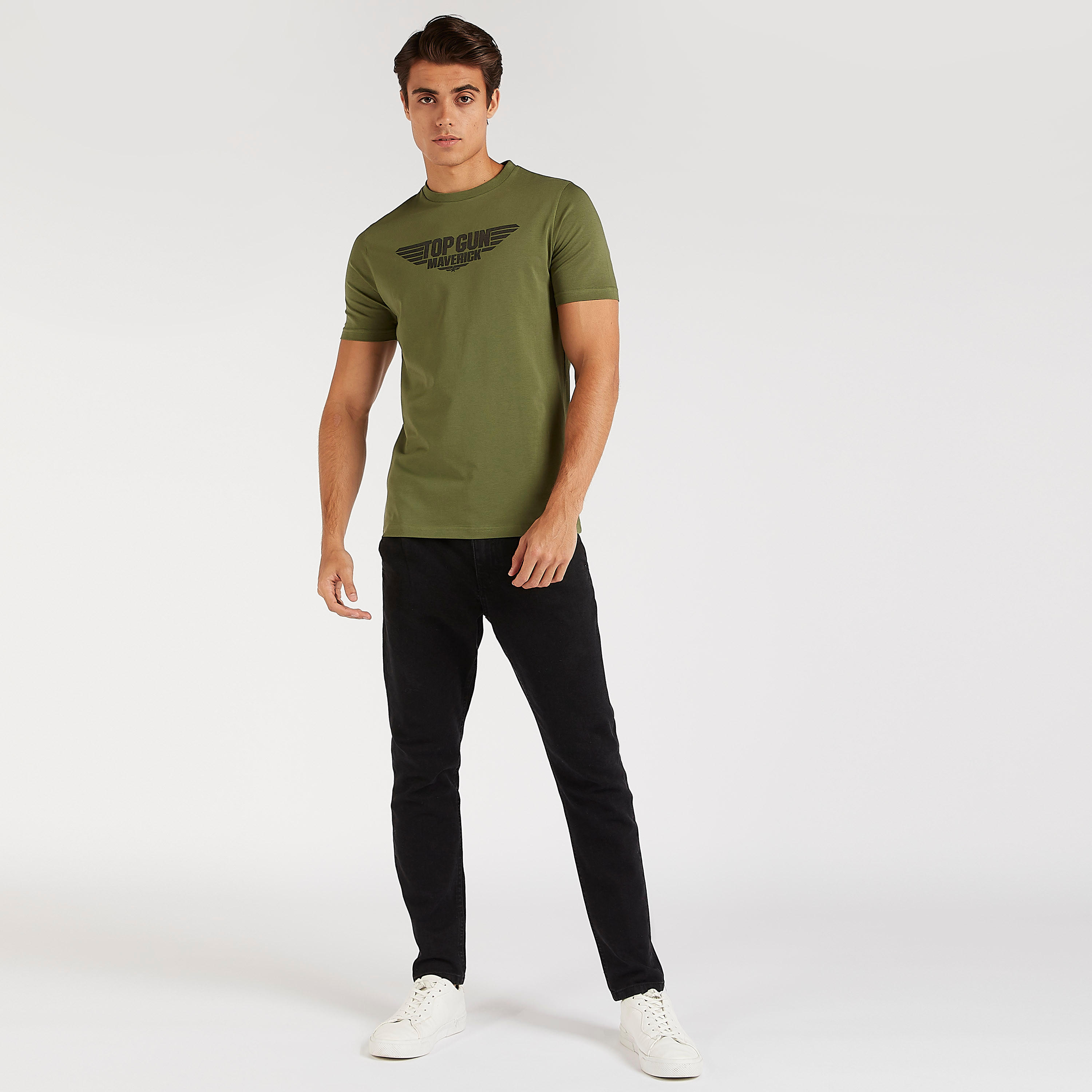 تيشيرت بياقة ضيّقة وأكمام قصيرة وطبعات جان مافيريك-men-clothing-tshirtsandpolos-tshirts-image-2