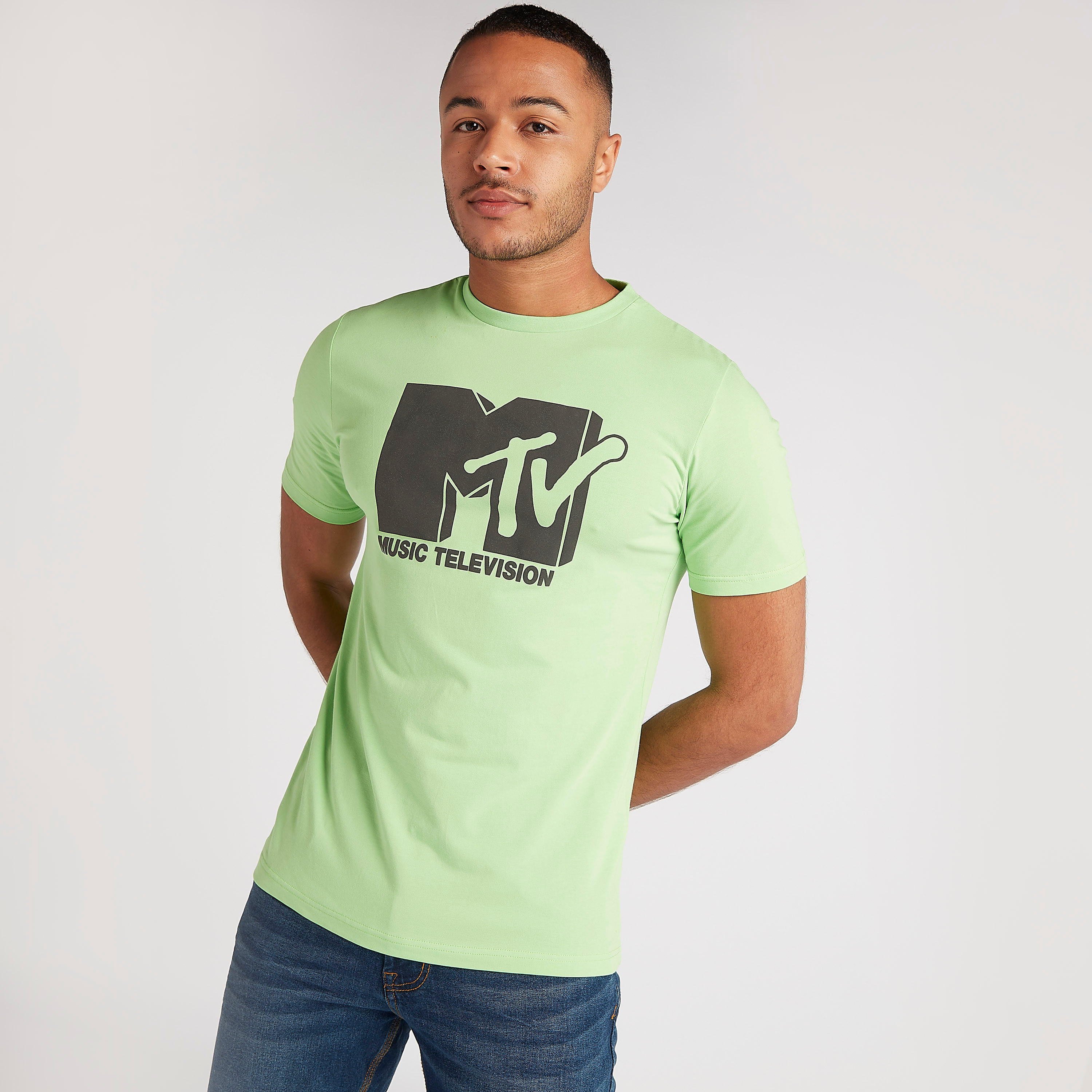 تيشيرت بياقة ضيّقة وأكمام قصيرة وطبعات-men-clothing-tshirtsandpolos-tshirts-image-1