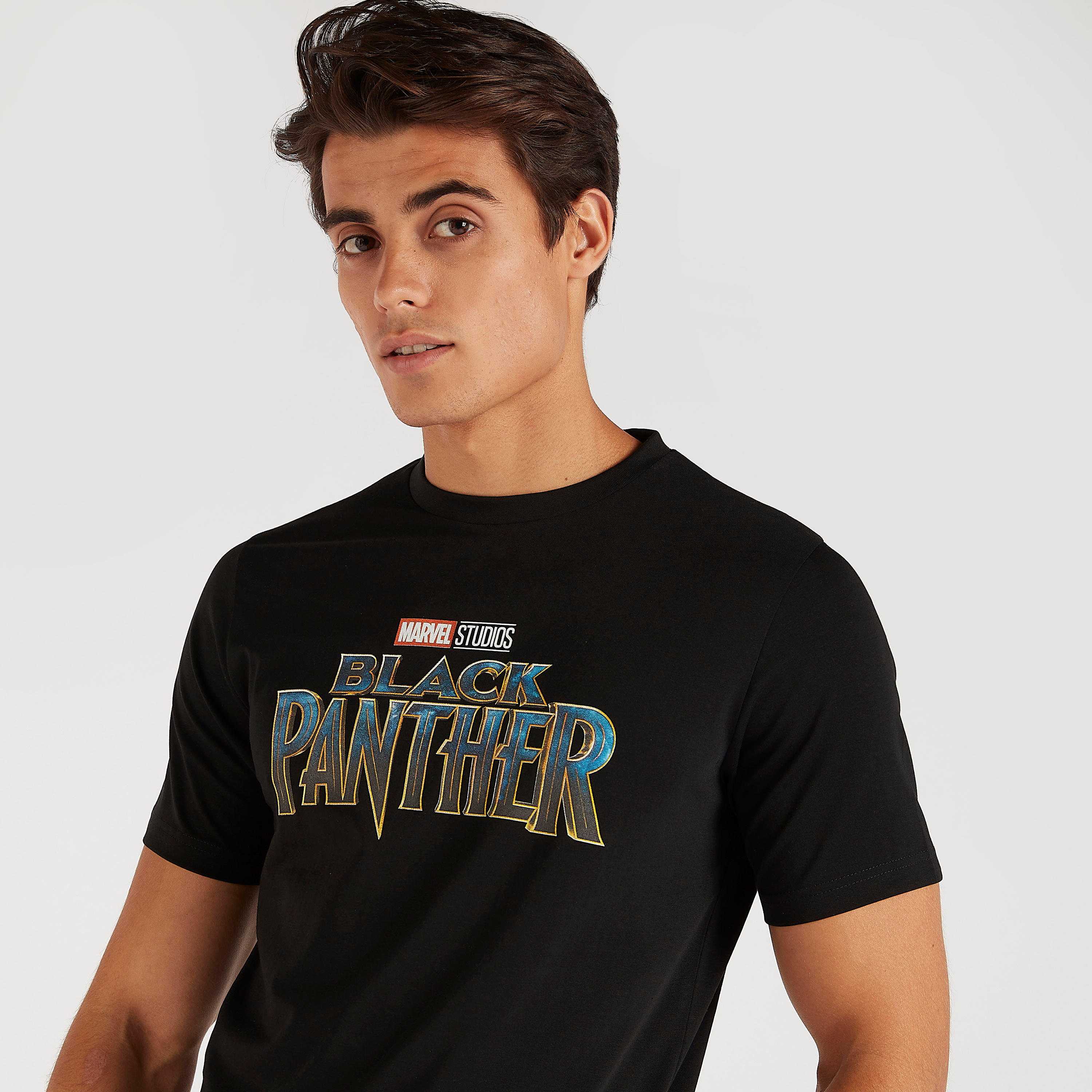 تيشيرت بياقة ضيقة وأكمام قصيرة وطبعات بلاك بانتر-men-clothing-tshirtsandpolos-tshirts-image-3