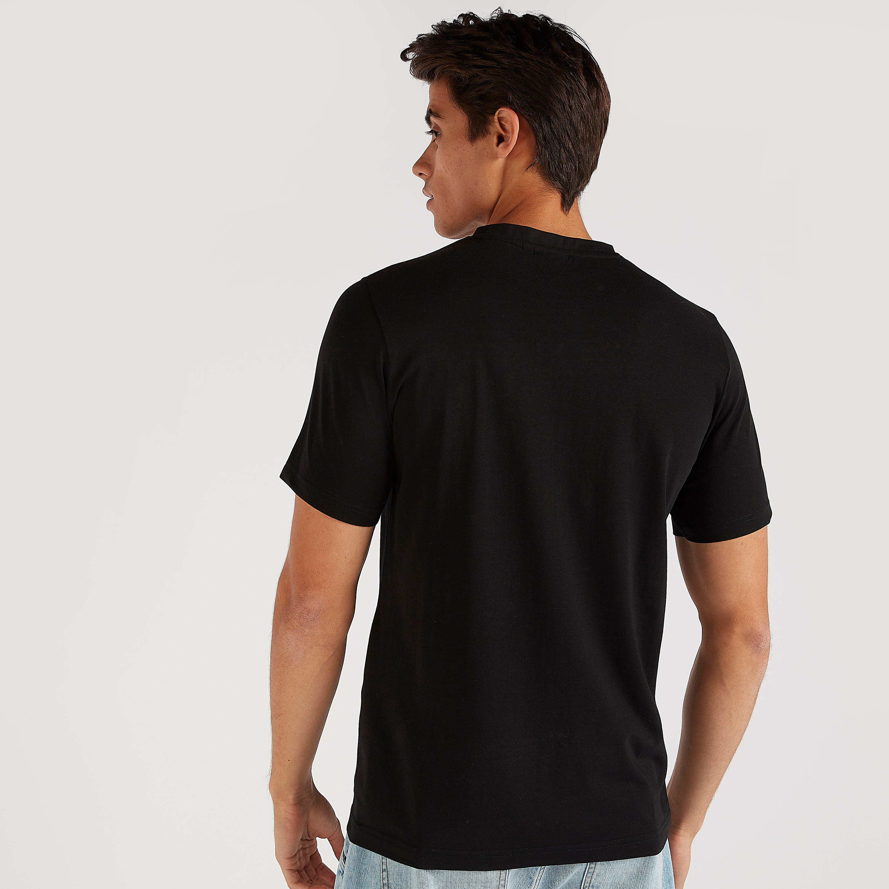 تيشيرت بياقة ضيقة وأكمام قصيرة وطبعات بلاك بانتر-men-clothing-tshirtsandpolos-tshirts-image-4