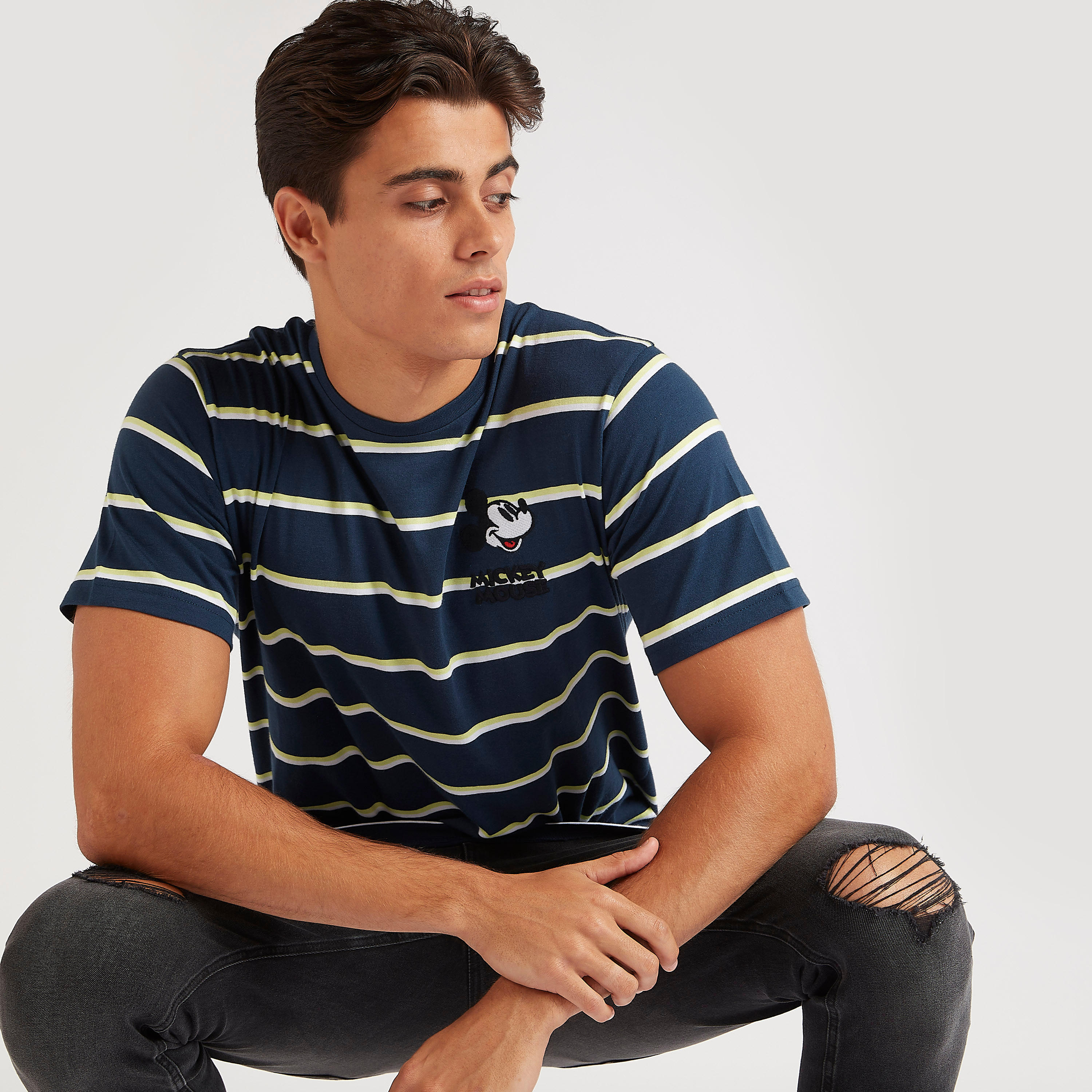 تيشيرت مخطّط بتطريز ميكي ماوس-men-clothing-tshirtsandpolos-tshirts-image-5