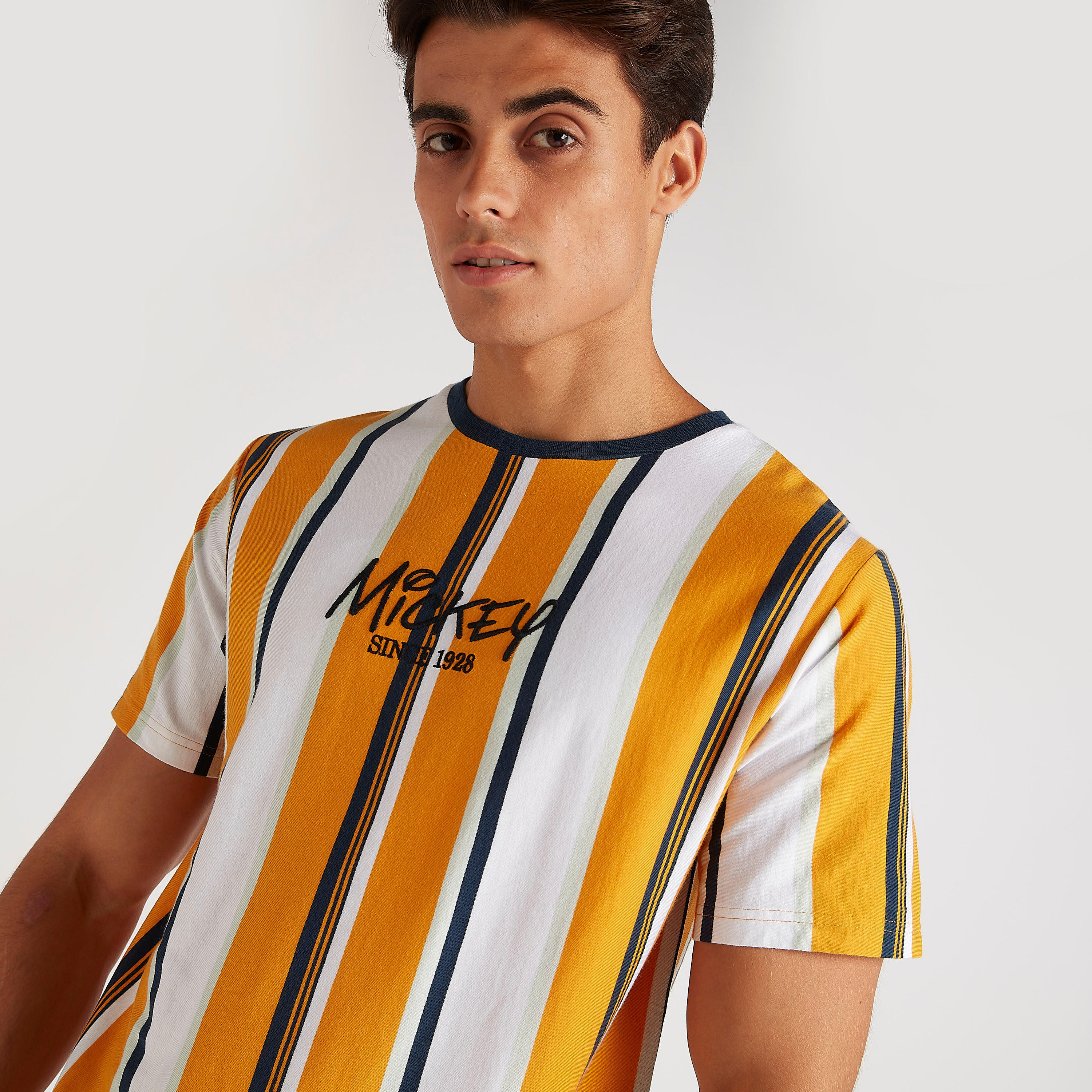 تيشيرت مخطّط بأكمام قصيرة وطبعات ميكي ماوس-men-clothing-tshirtsandpolos-tshirts-image-3