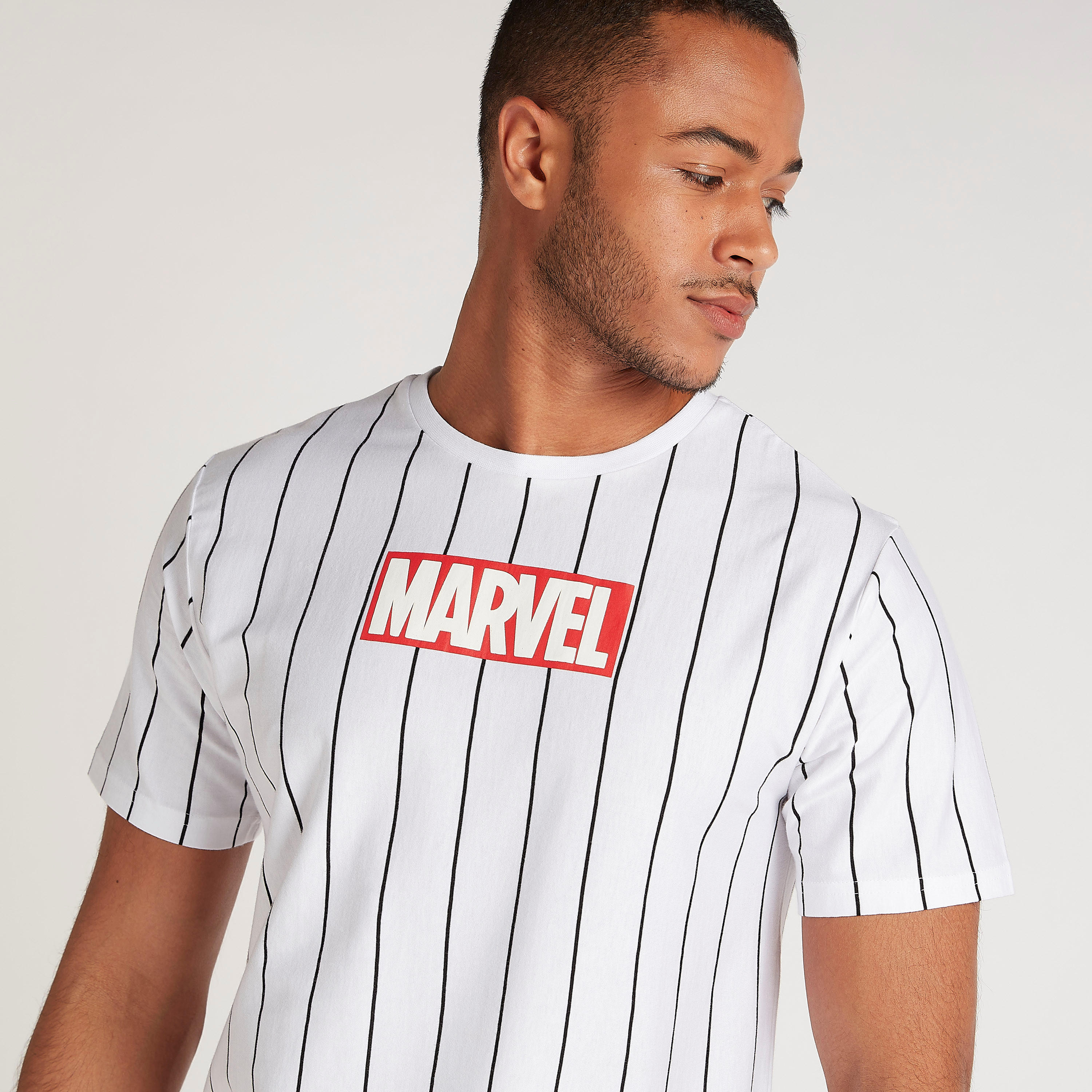 تيشيرت مخطّط بياقة ضيّقة وأكمام قصيرة وطبعات مارفل-men-clothing-tshirtsandpolos-tshirts-image-3