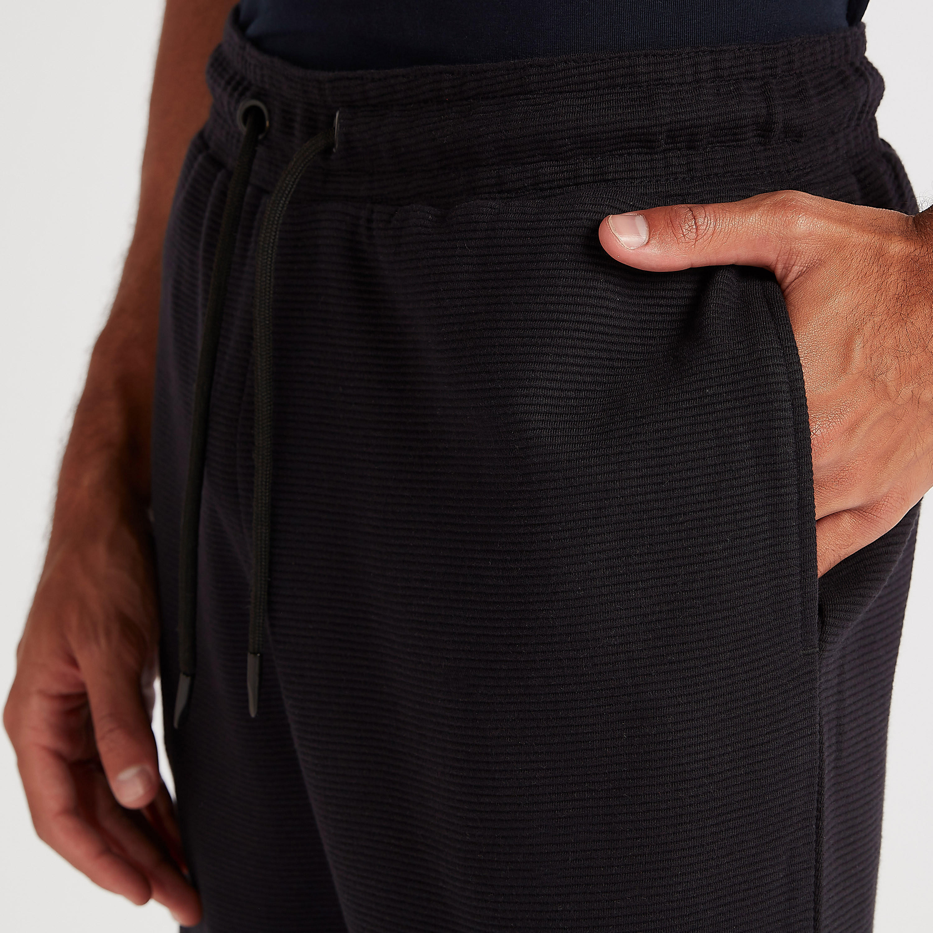 شورت بخصر متوسط الارتفاع وطبعات باتمان ورباط إغلاق-men-clothing-bottoms-shorts-image-3