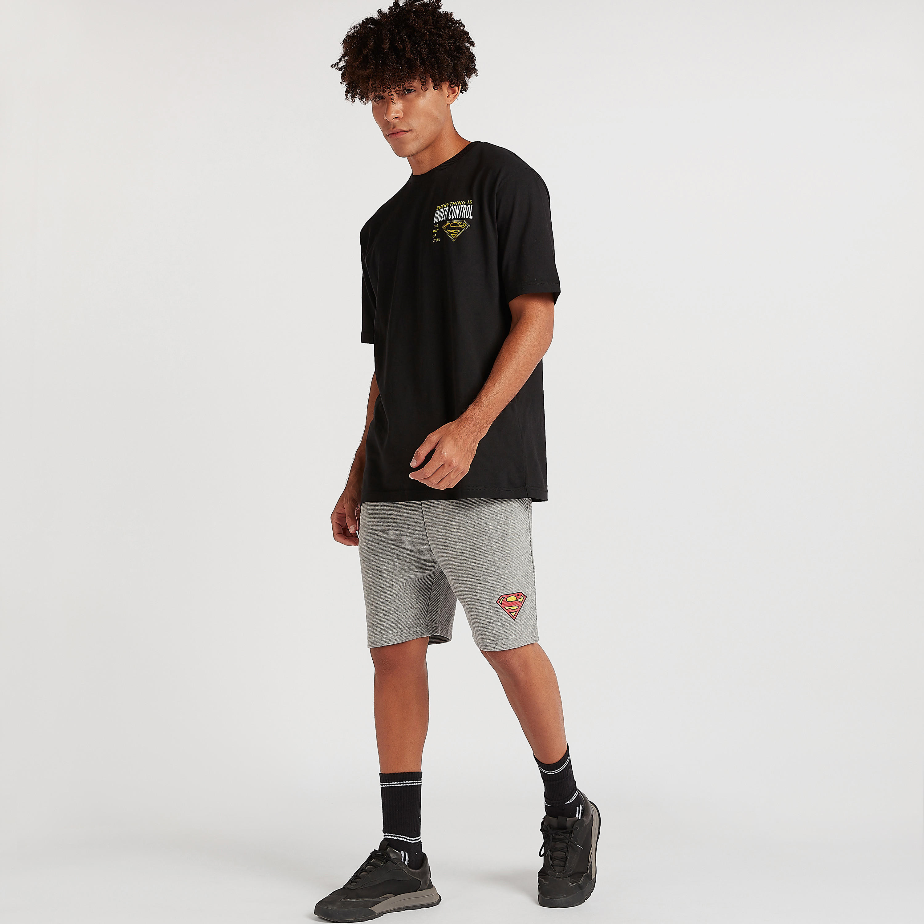 شورت بطبعات شعار سوبرمان برباط إغلاق وخصر متوسّط الارتفاع-men-clothing-bottoms-shorts-image-3