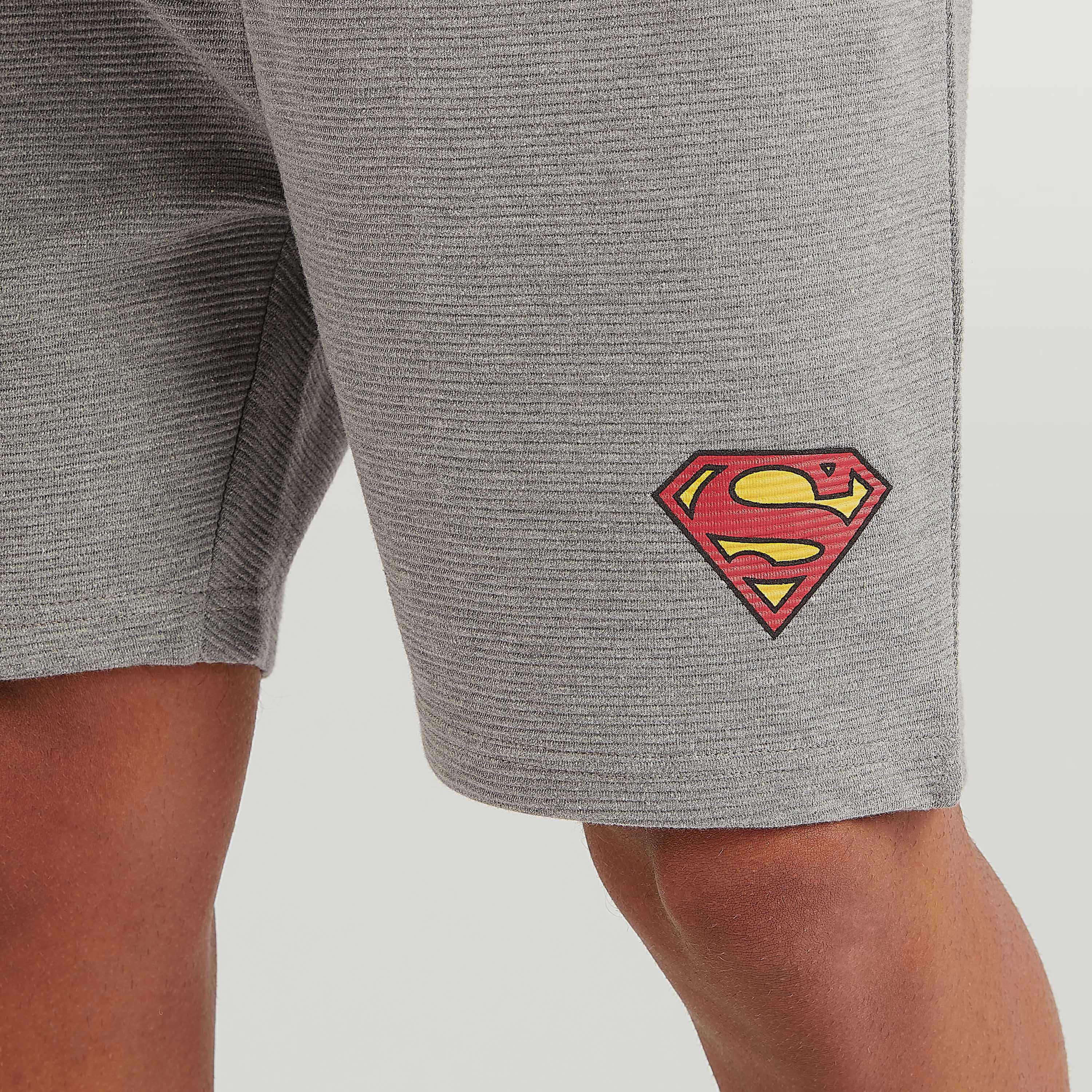 شورت بطبعات شعار سوبرمان برباط إغلاق وخصر متوسّط الارتفاع-men-clothing-bottoms-shorts-image-2