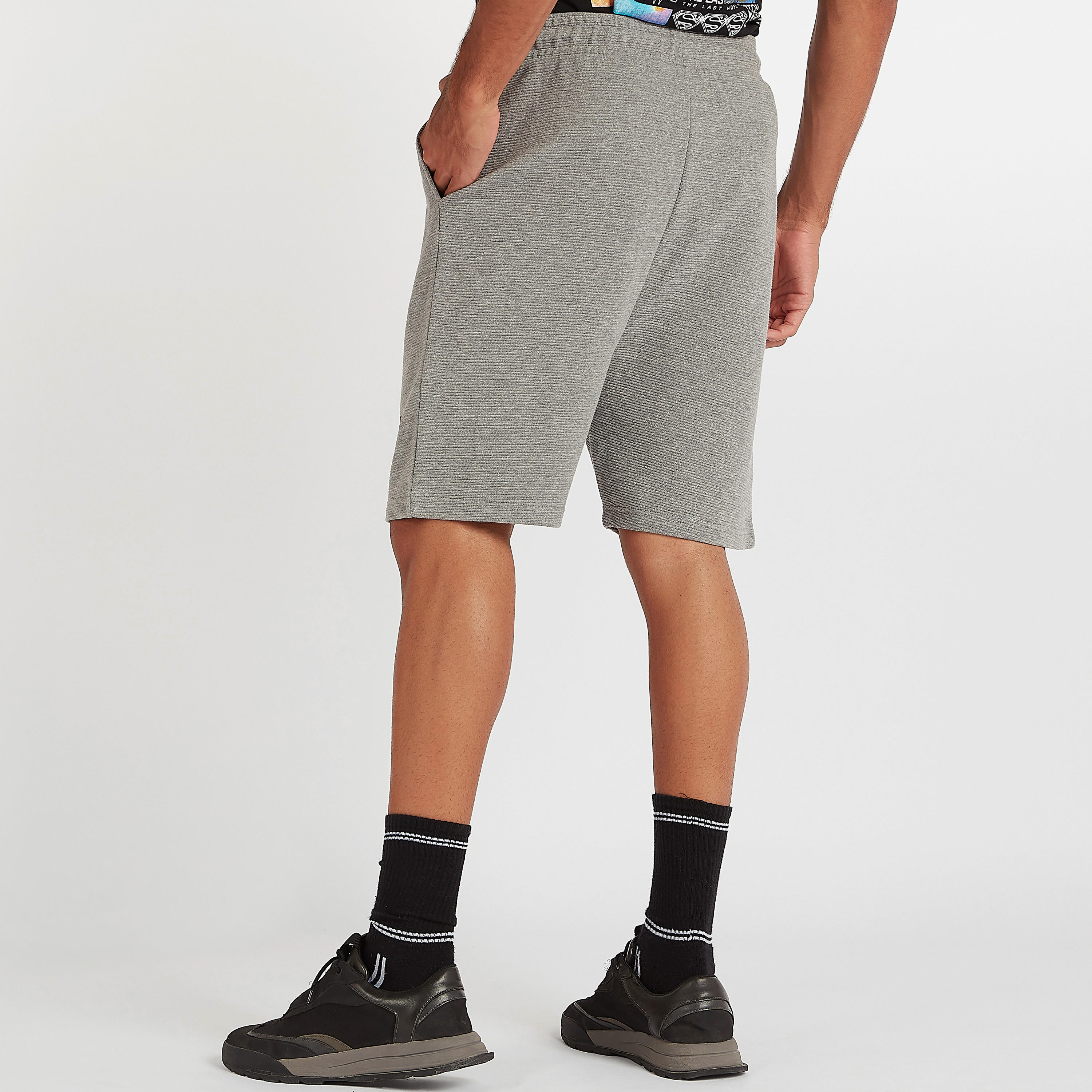 شورت بطبعات شعار سوبرمان برباط إغلاق وخصر متوسّط الارتفاع-men-clothing-bottoms-shorts-image-1