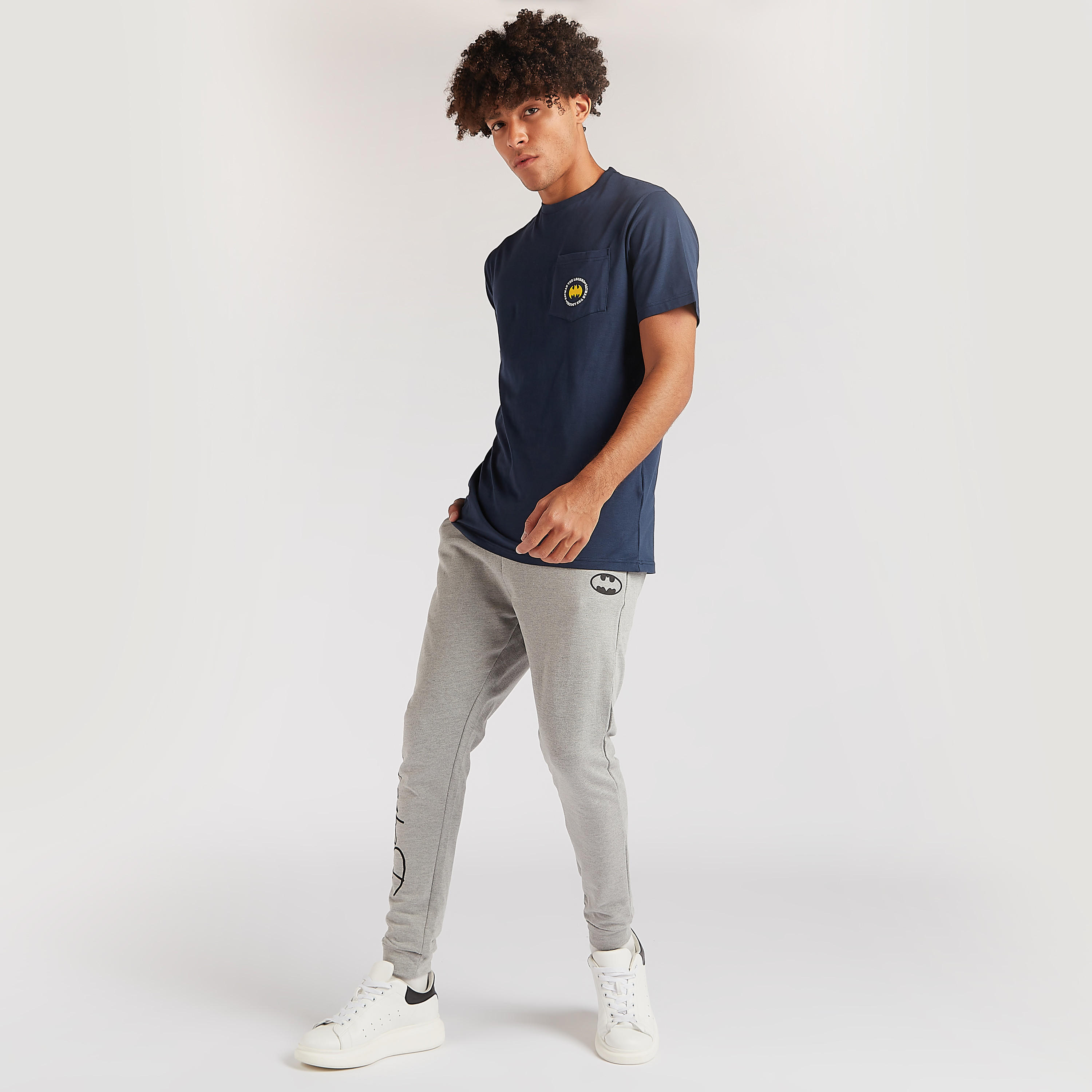 تيشيرت بياقة ضيّقة وأكمام قصيرة وطبعات باتمان-men-clothing-tshirtsandpolos-tshirts-image-2