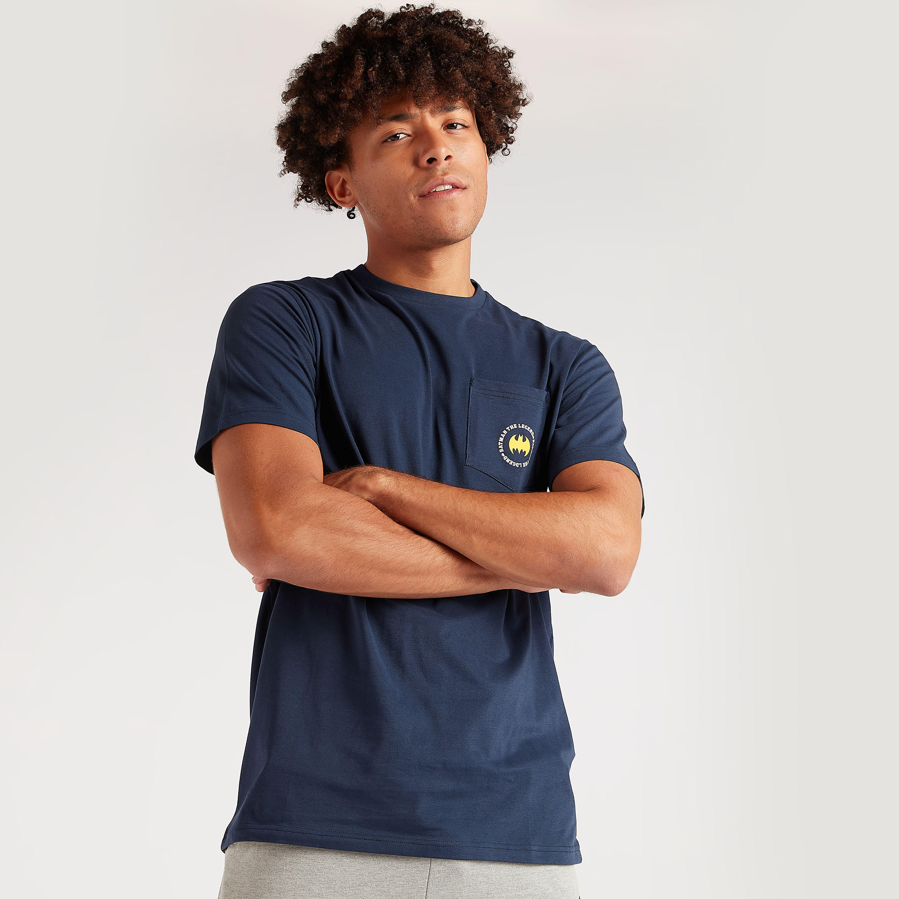 تيشيرت بياقة ضيّقة وأكمام قصيرة وطبعات باتمان-men-clothing-tshirtsandpolos-tshirts-image-5