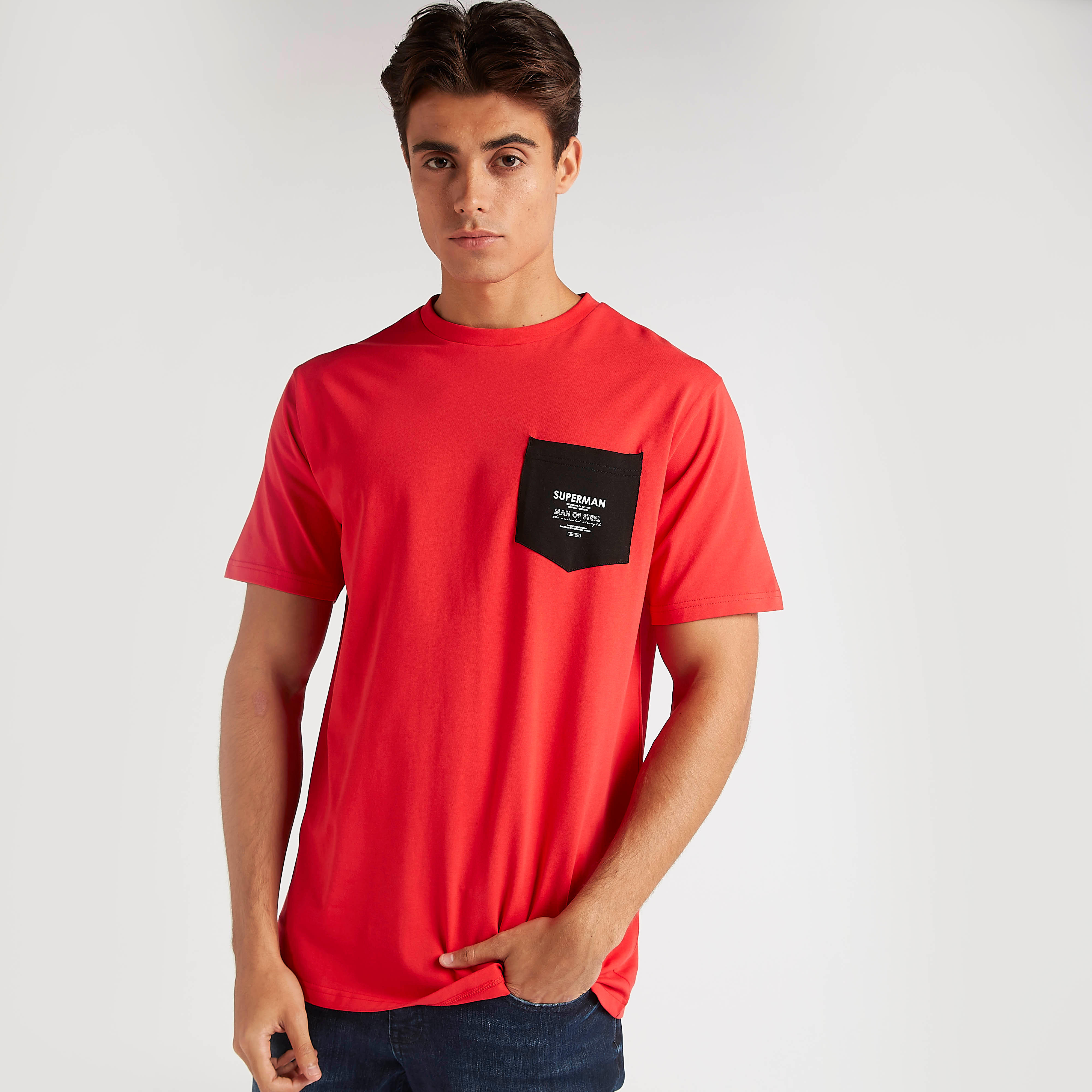 تيشيرت بياقة ضيّقة وأكمام قصيرة وطبعات سوبر مان-men-clothing-tshirtsandpolos-tshirts-image-1