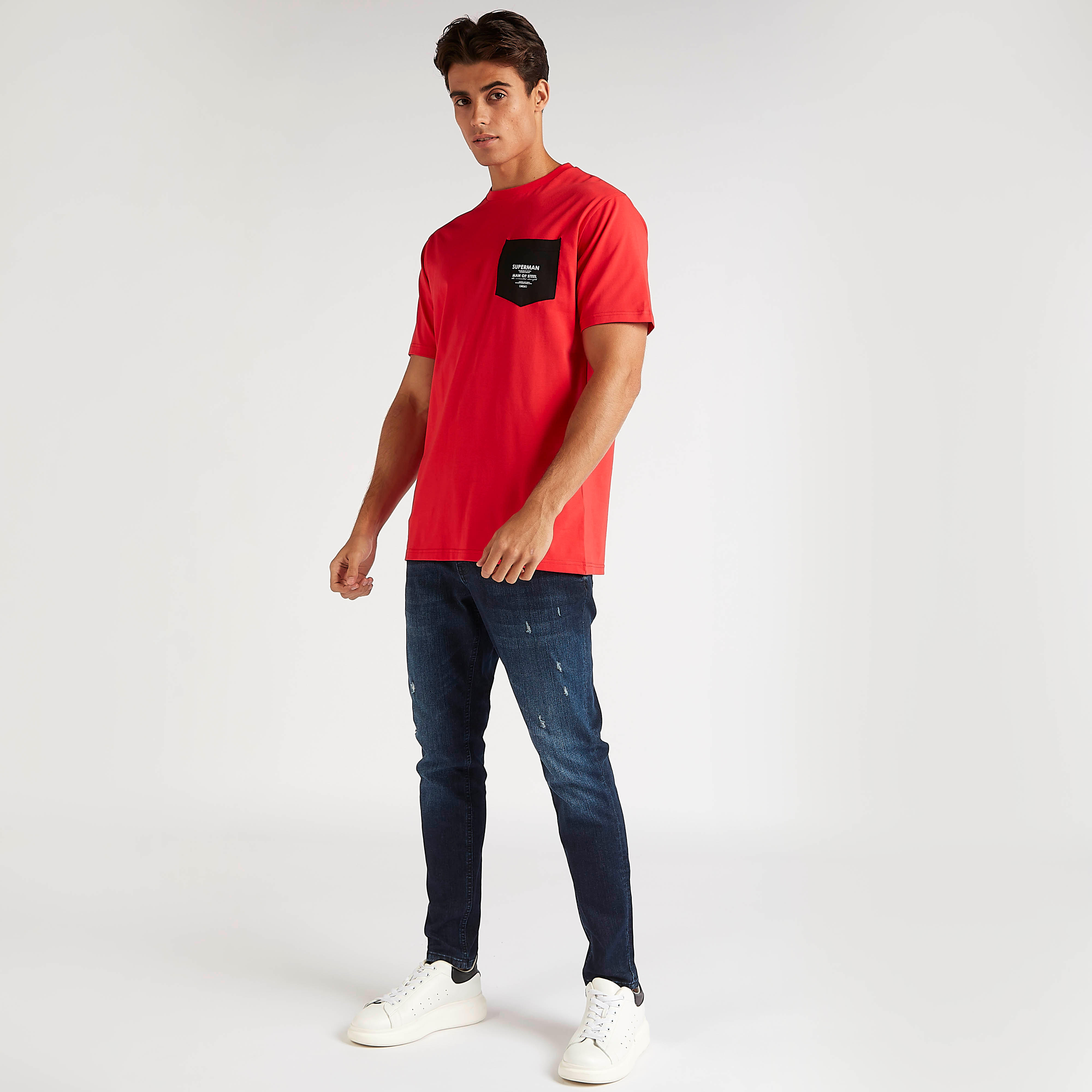 تيشيرت بياقة ضيّقة وأكمام قصيرة وطبعات سوبر مان-men-clothing-tshirtsandpolos-tshirts-image-2