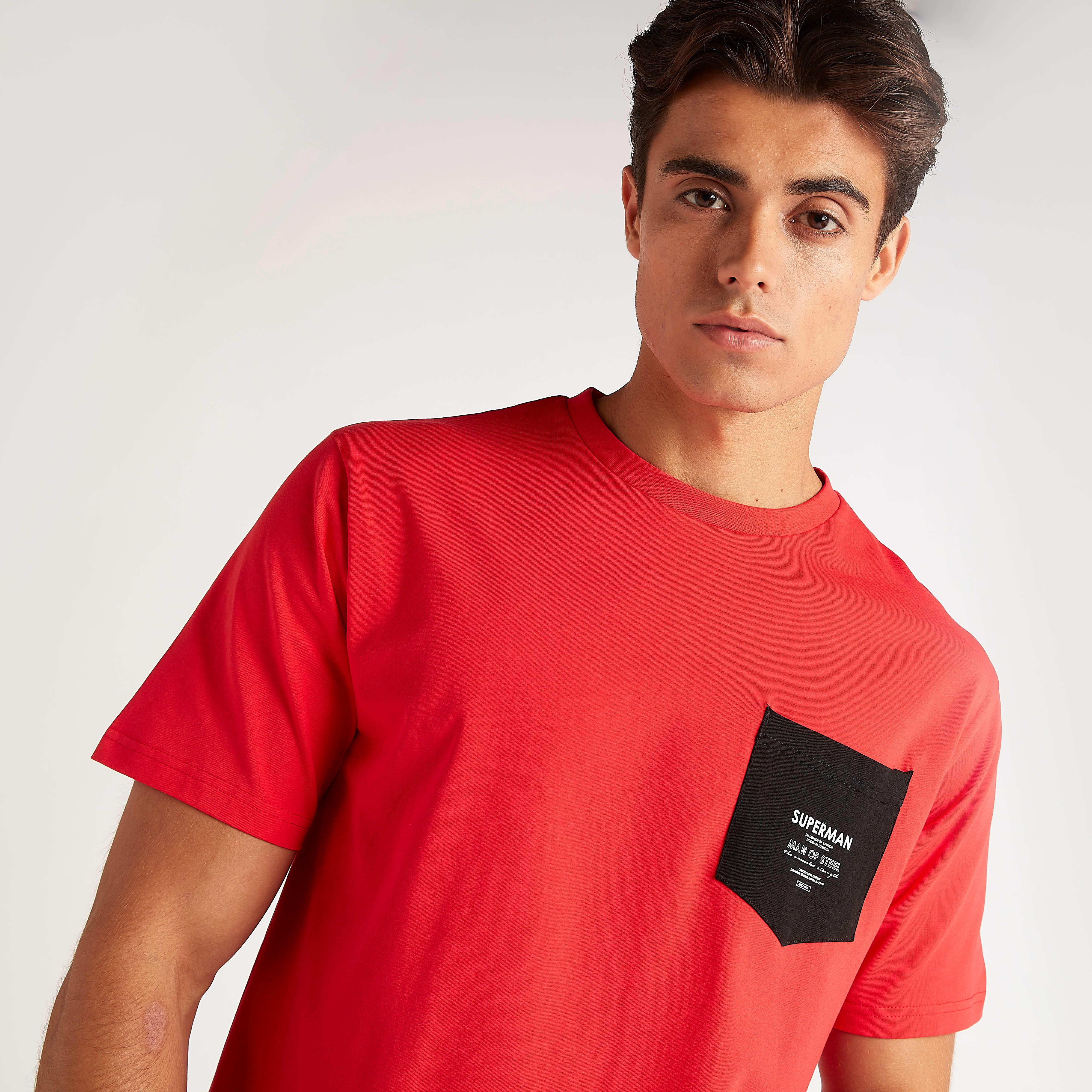 تيشيرت بياقة ضيّقة وأكمام قصيرة وطبعات سوبر مان-men-clothing-tshirtsandpolos-tshirts-image-3