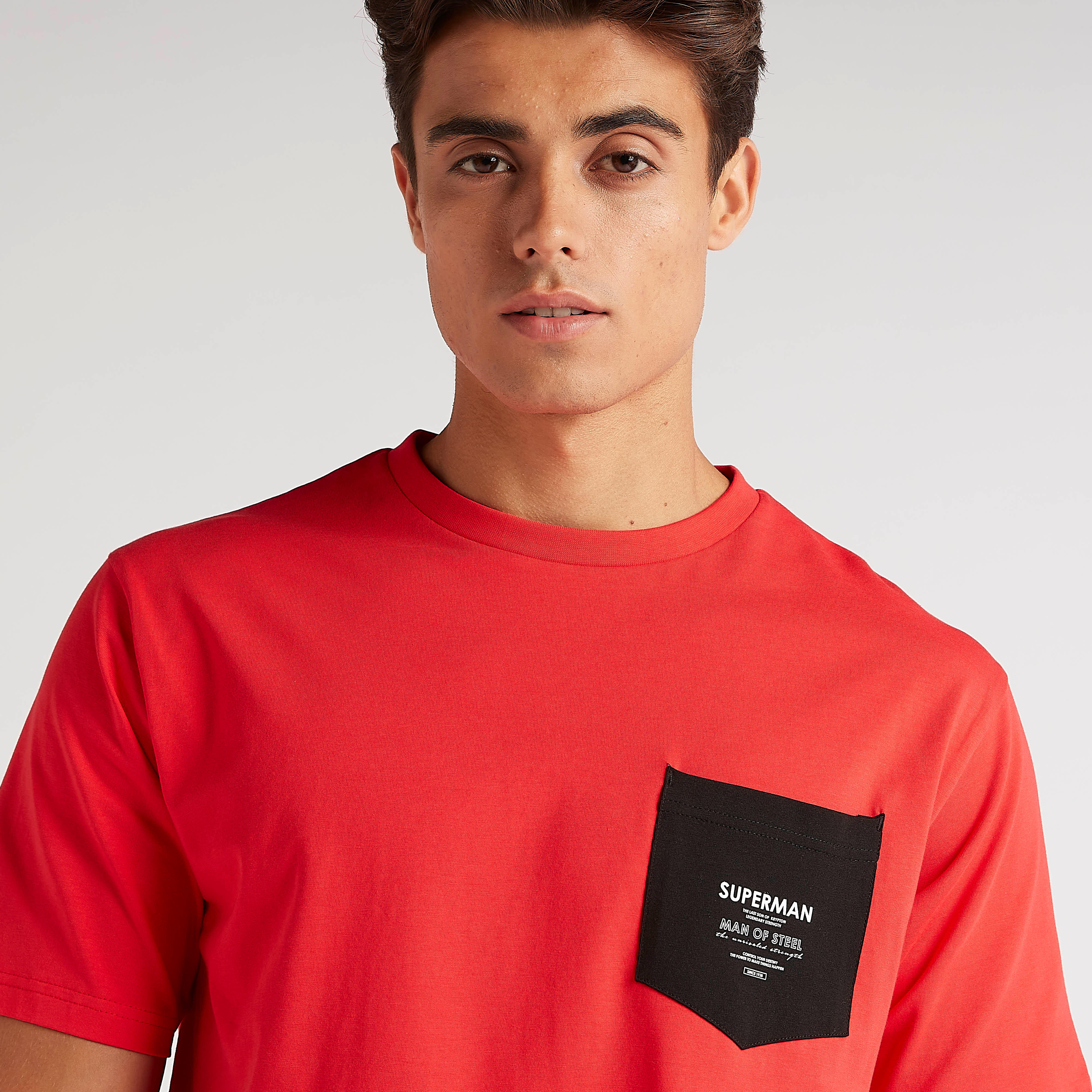تيشيرت بياقة ضيّقة وأكمام قصيرة وطبعات سوبر مان-men-clothing-tshirtsandpolos-tshirts-image-5