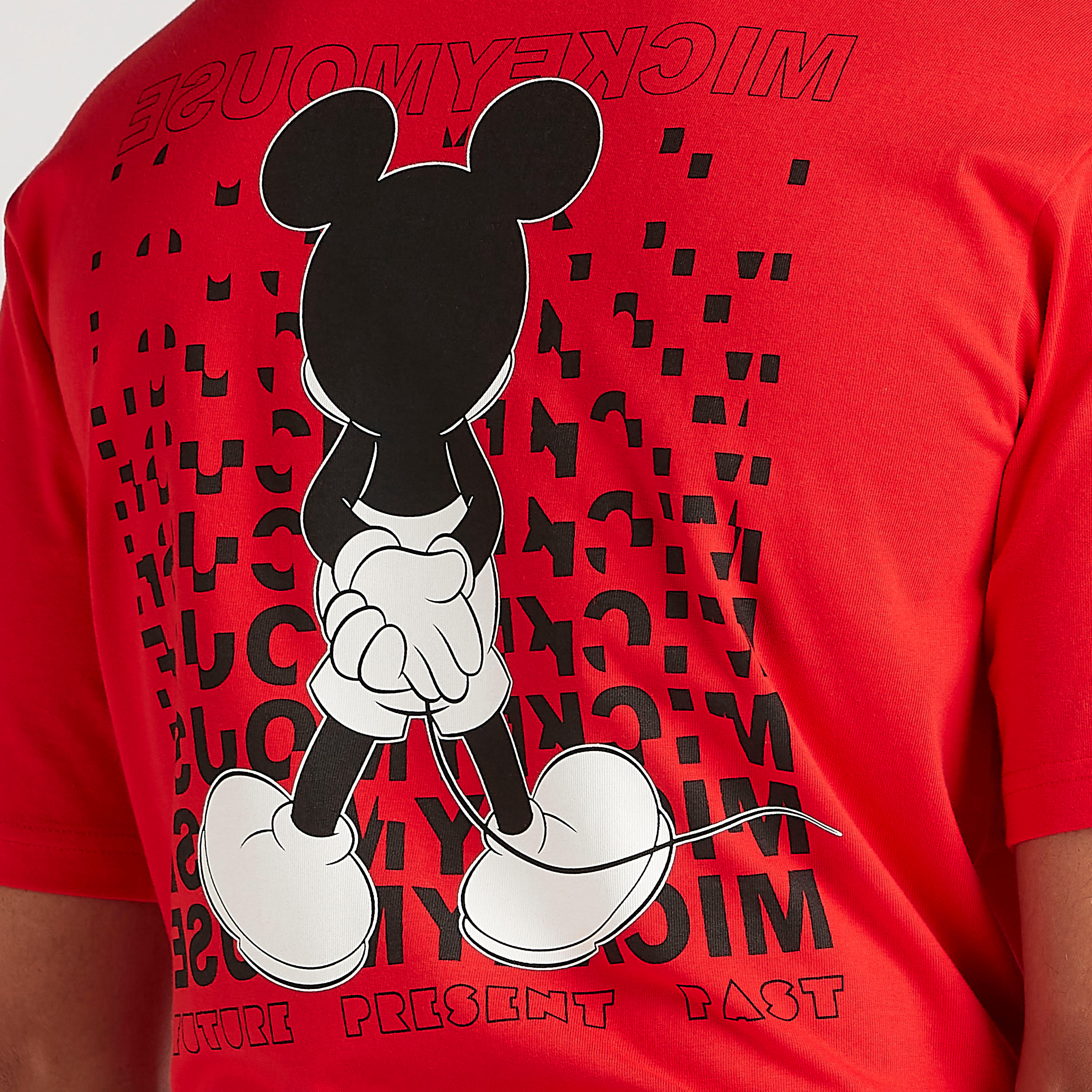 تيشيرت بياقة ضيّقة وأكمام قصيرة وطبعات ميكي ماوس-men-clothing-tshirtsandpolos-tshirts-image-3