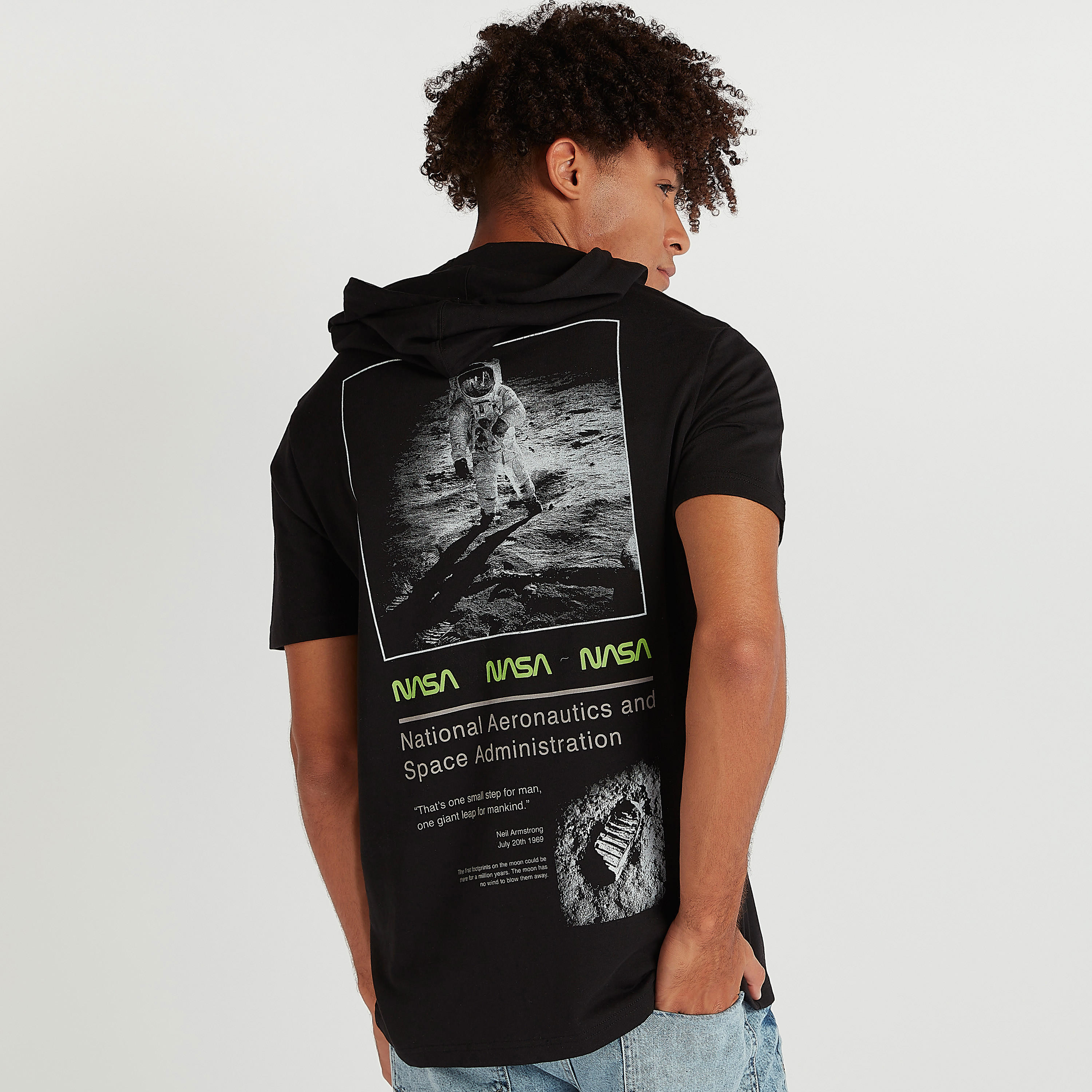 هودي بأكمام قصيرة وطبعات ناسا-men-clothing-tshirtsandpolos-tshirts-image-4