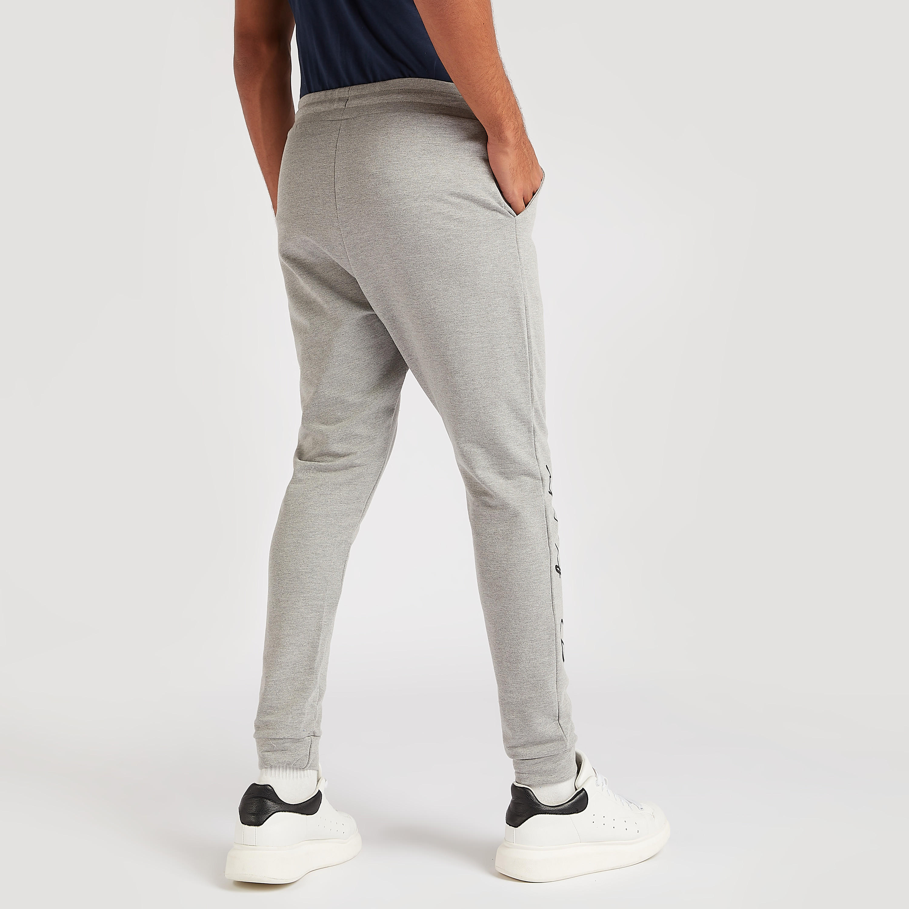 بنطلون رياضي بخصر متوسط الارتفاع ورباط إغلاق وطبعات باتمان-men-clothing-bottoms-joggers-image-1