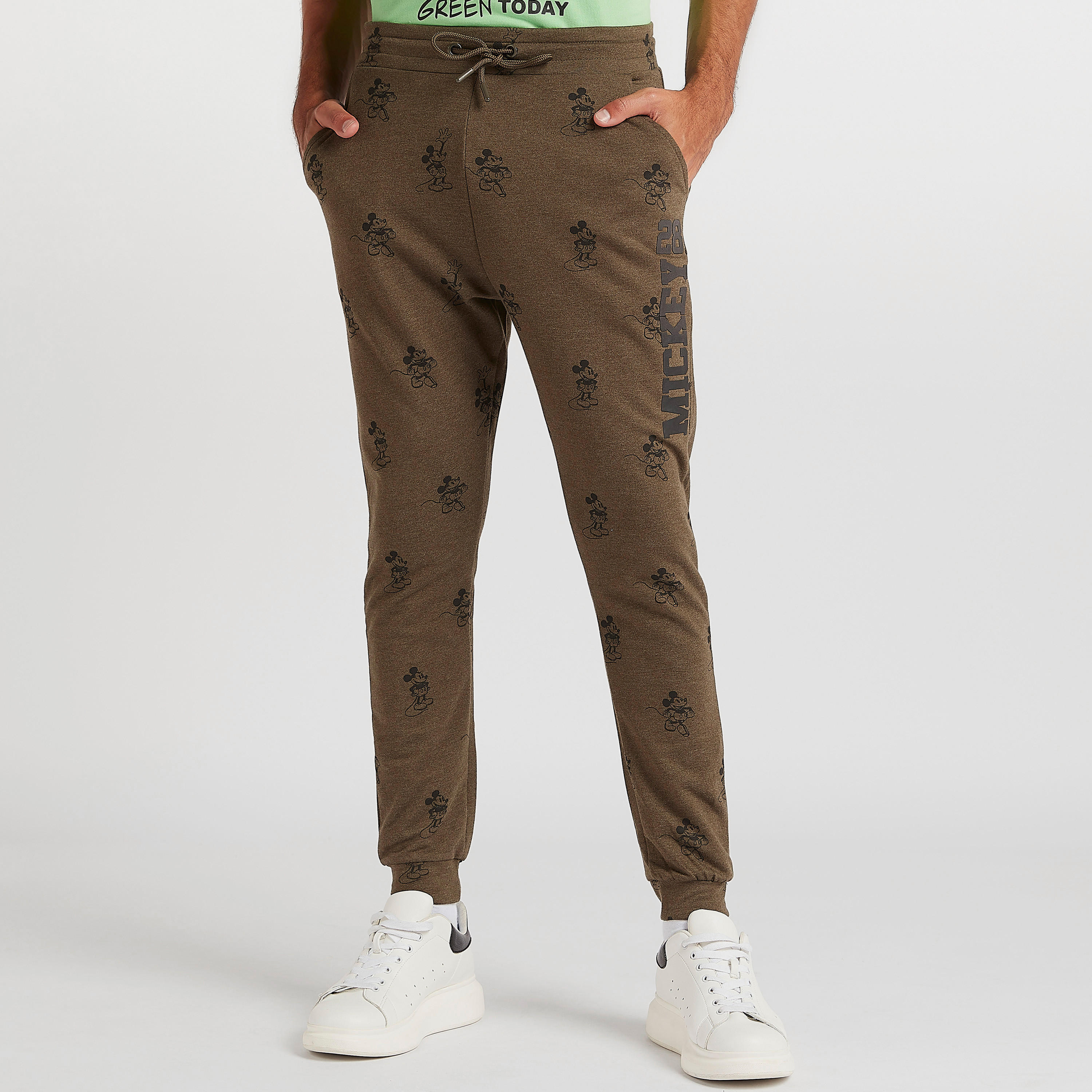 بنطلون رياضي بطبعات ميكي ماوس وخصر مطّاطي متوسّط الارتفاع-men-clothing-bottoms-joggers-image-1