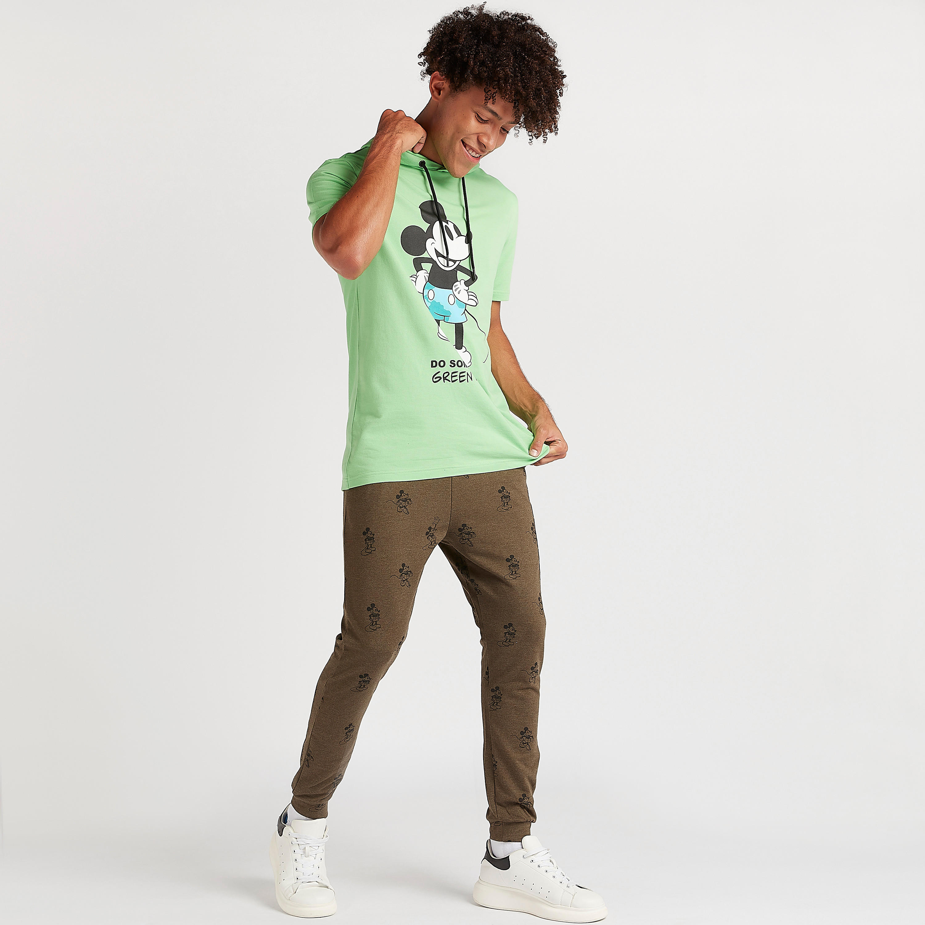 بنطلون رياضي بطبعات ميكي ماوس وخصر مطّاطي متوسّط الارتفاع-men-clothing-bottoms-joggers-image-2